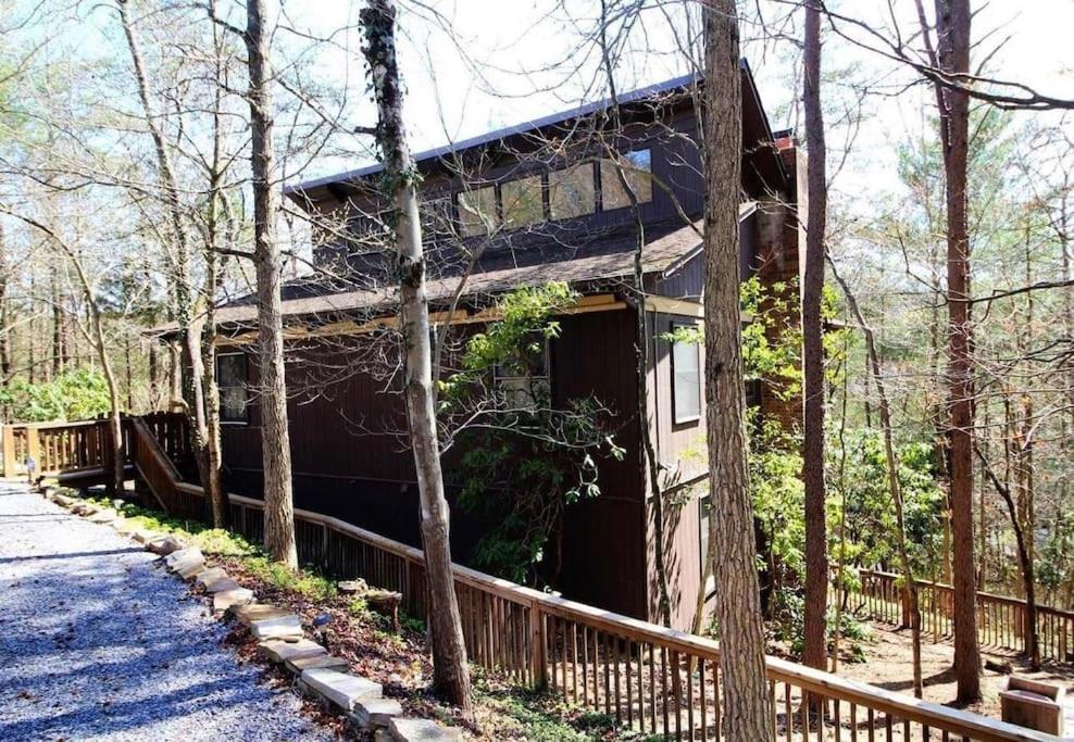 4-Bedroom+Loft-Sauna-Pool table-Bar-2 Fireplaces
