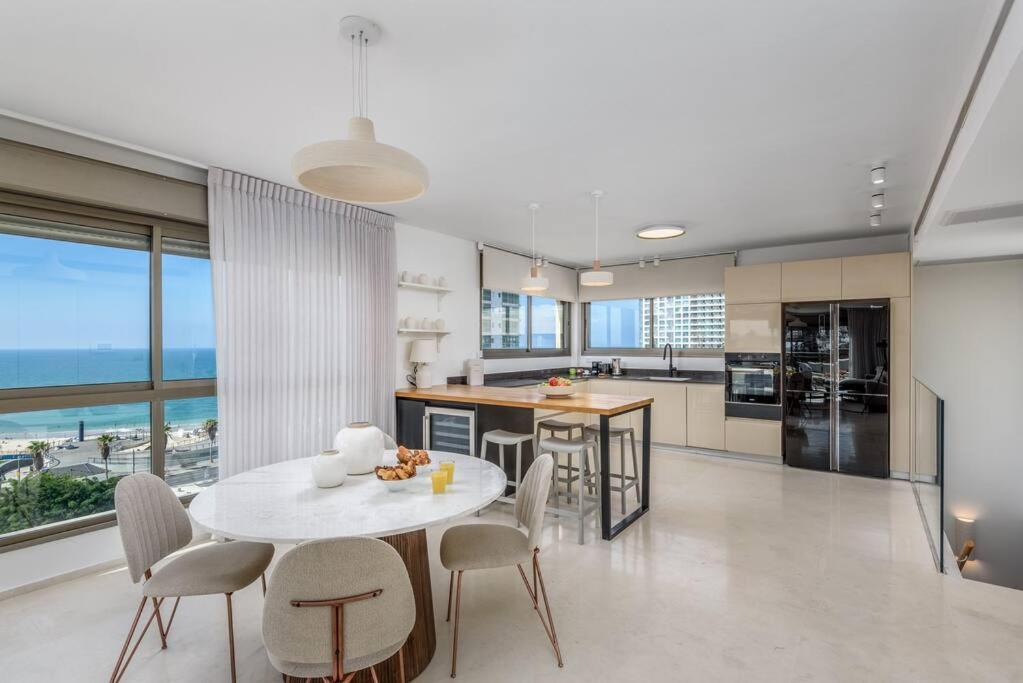 #Breathtaking 4BR/3BA Duplex Seafront view 2