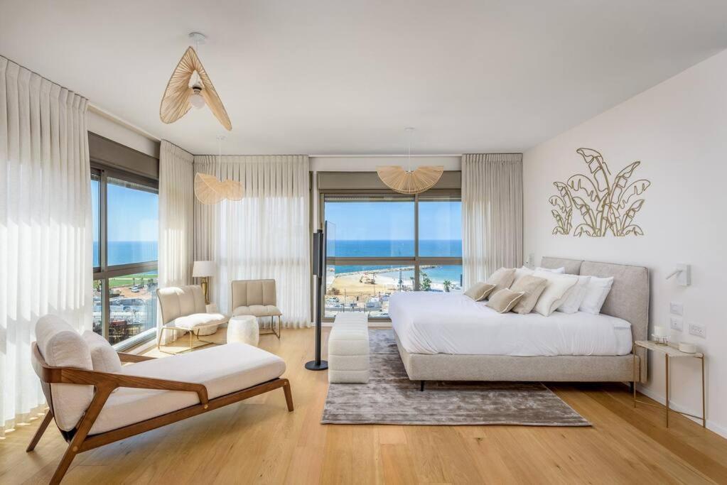#Breathtaking 4BR/3BA Duplex Seafront view 3
