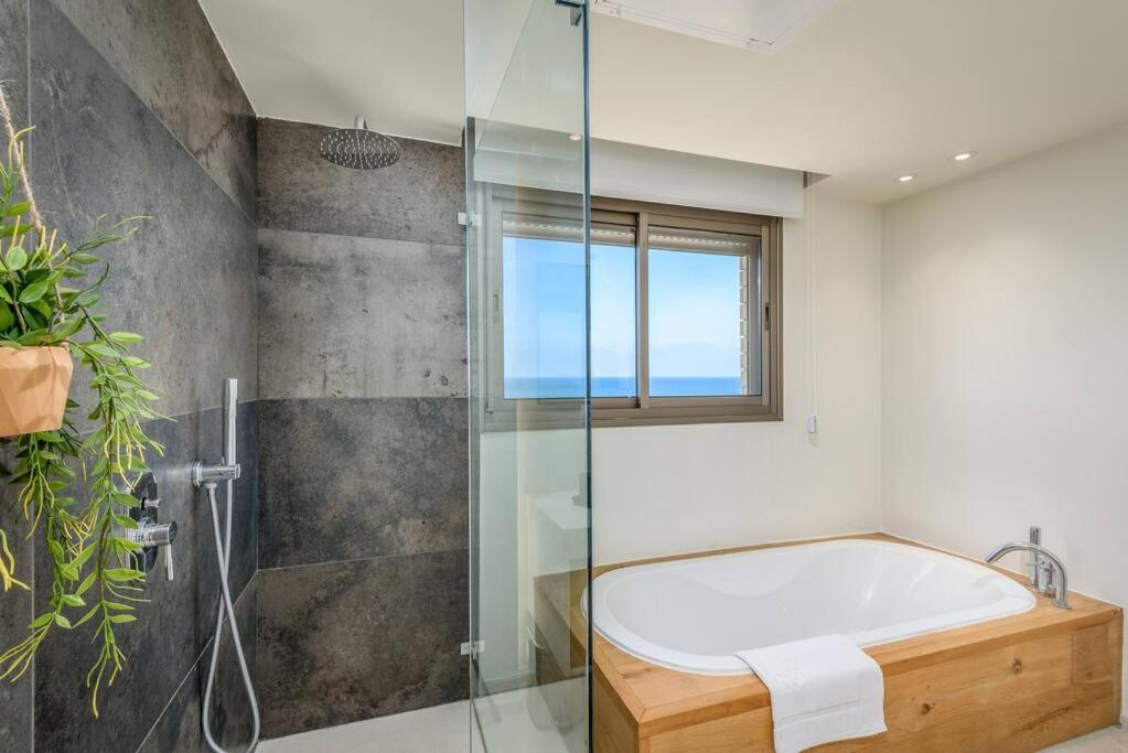 #Breathtaking 4BR/3BA Duplex Seafront view 4