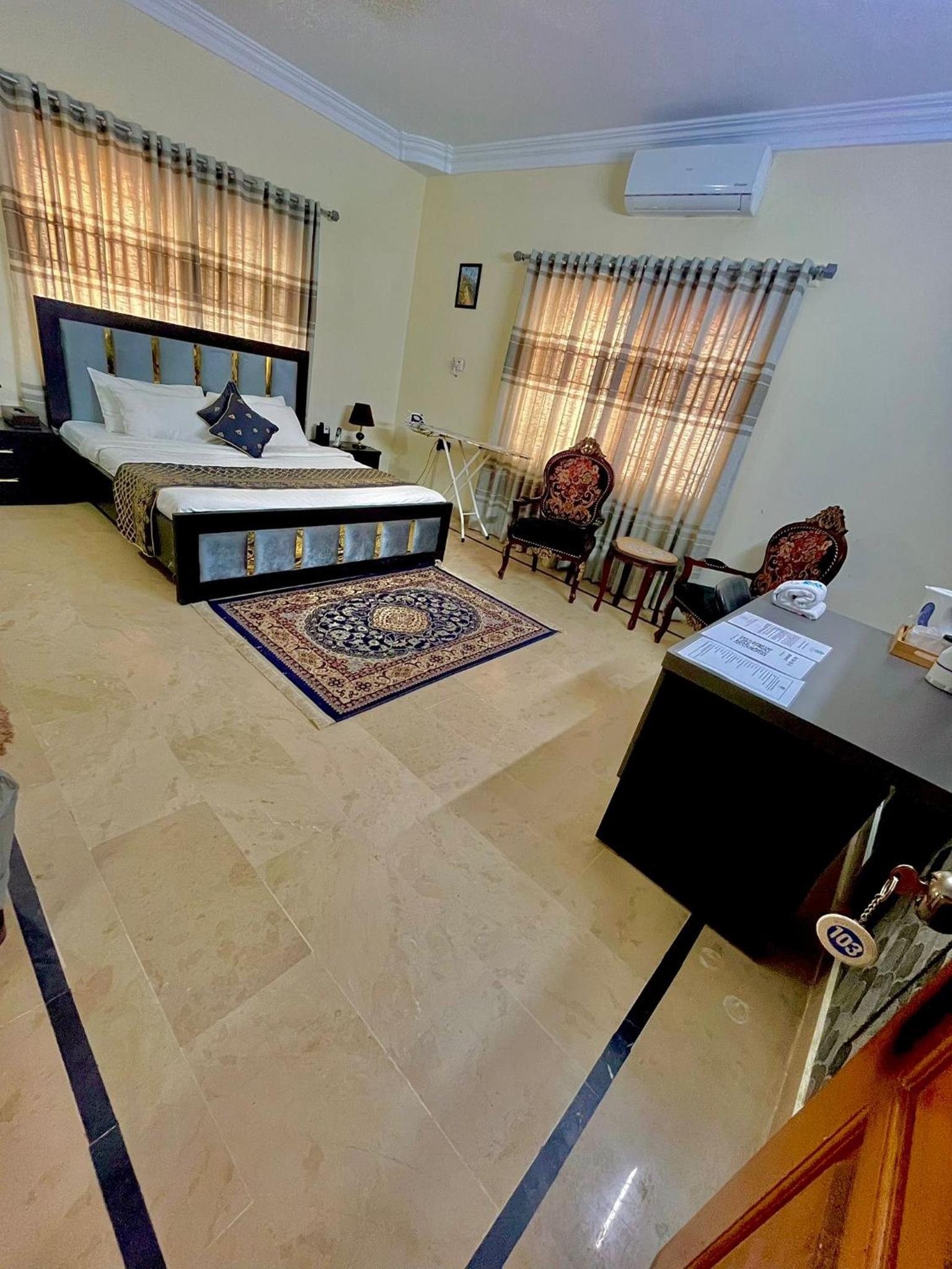 Waypoint Hotel