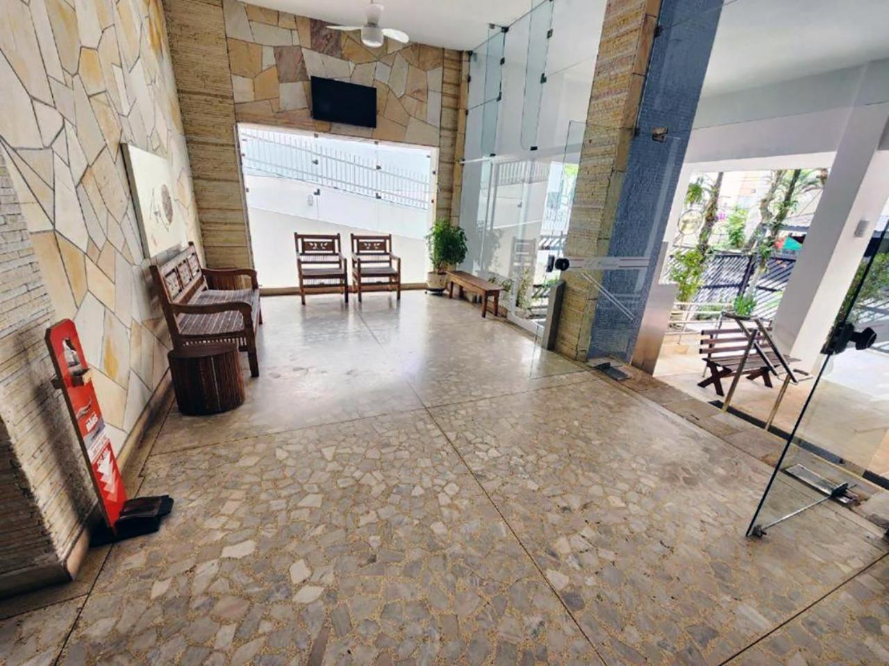 Apartamento 4 quartos, 3 banheiros, vista para o mar Pitangueiras, sacada, 1 vaga de garagem, apenas 50 metros do mar