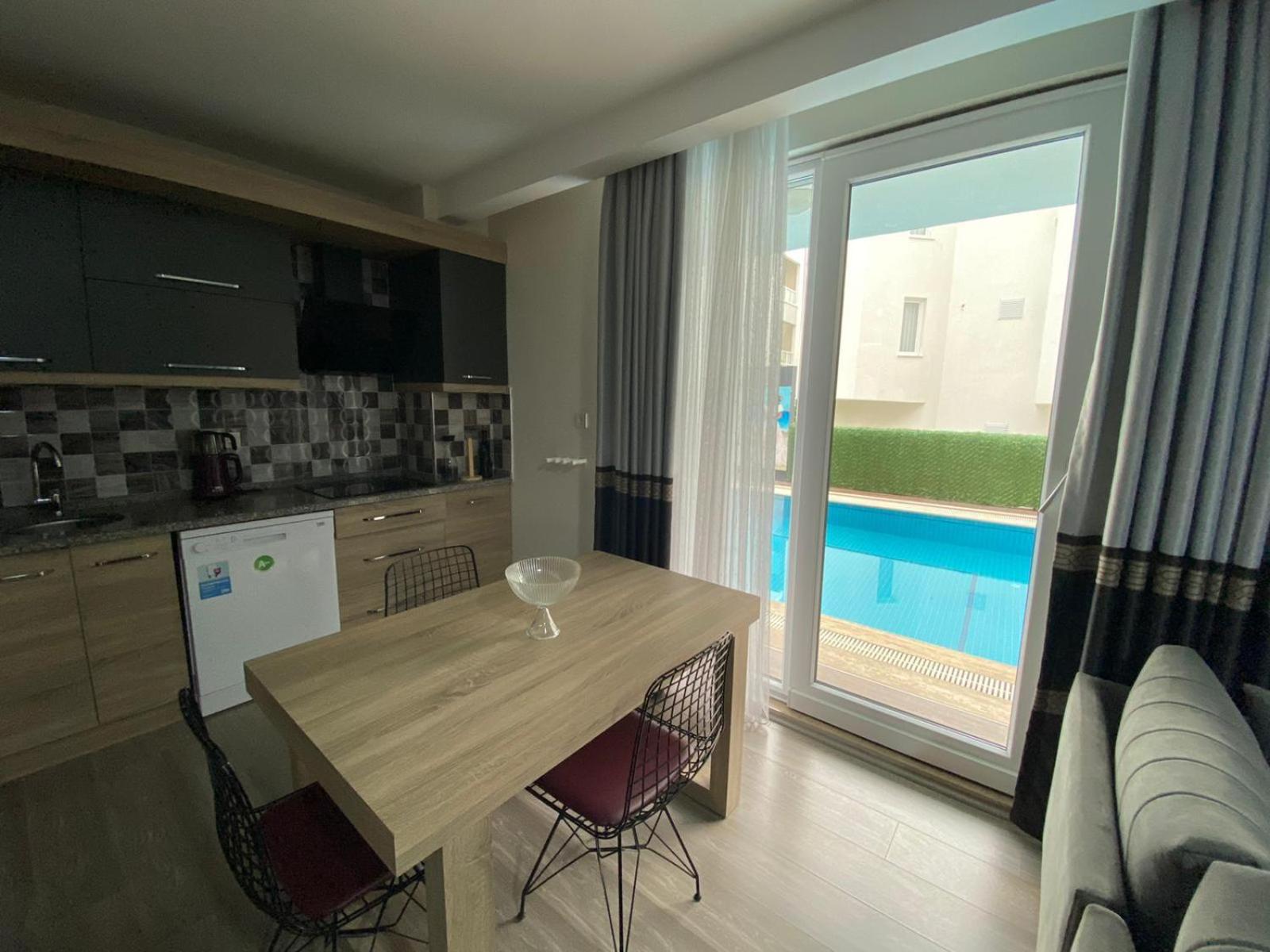 Elanis Suites - Image 5