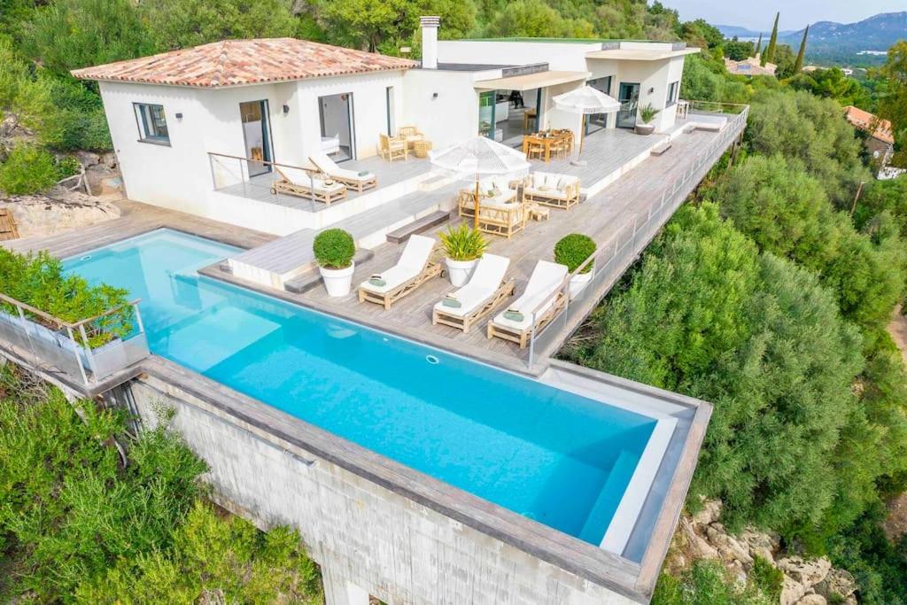 Ivona Vacances - Villa de luxe avec piscine chauffée à Santa-Giulia