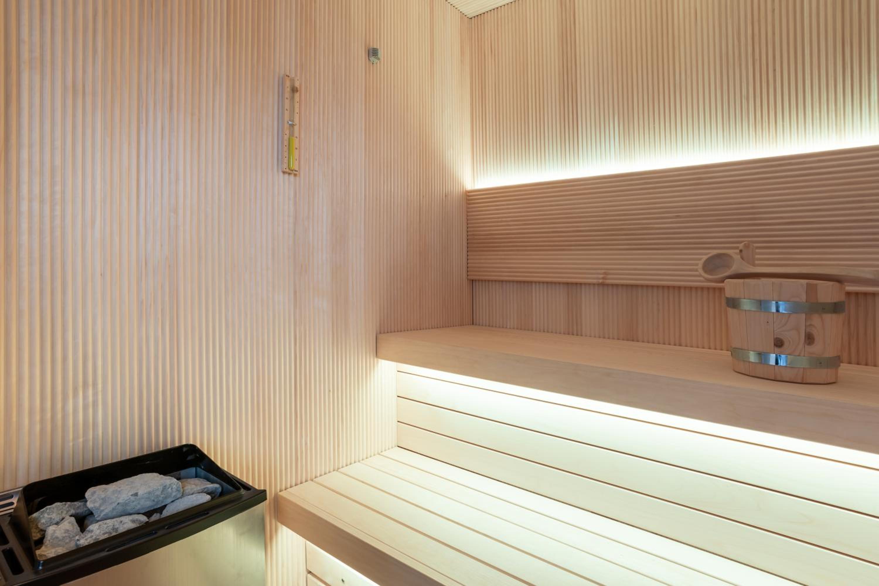 Villa Beatrice - WE 13 mit eigener Sauna, 2 Dachterrassen, kleiner Meerblick