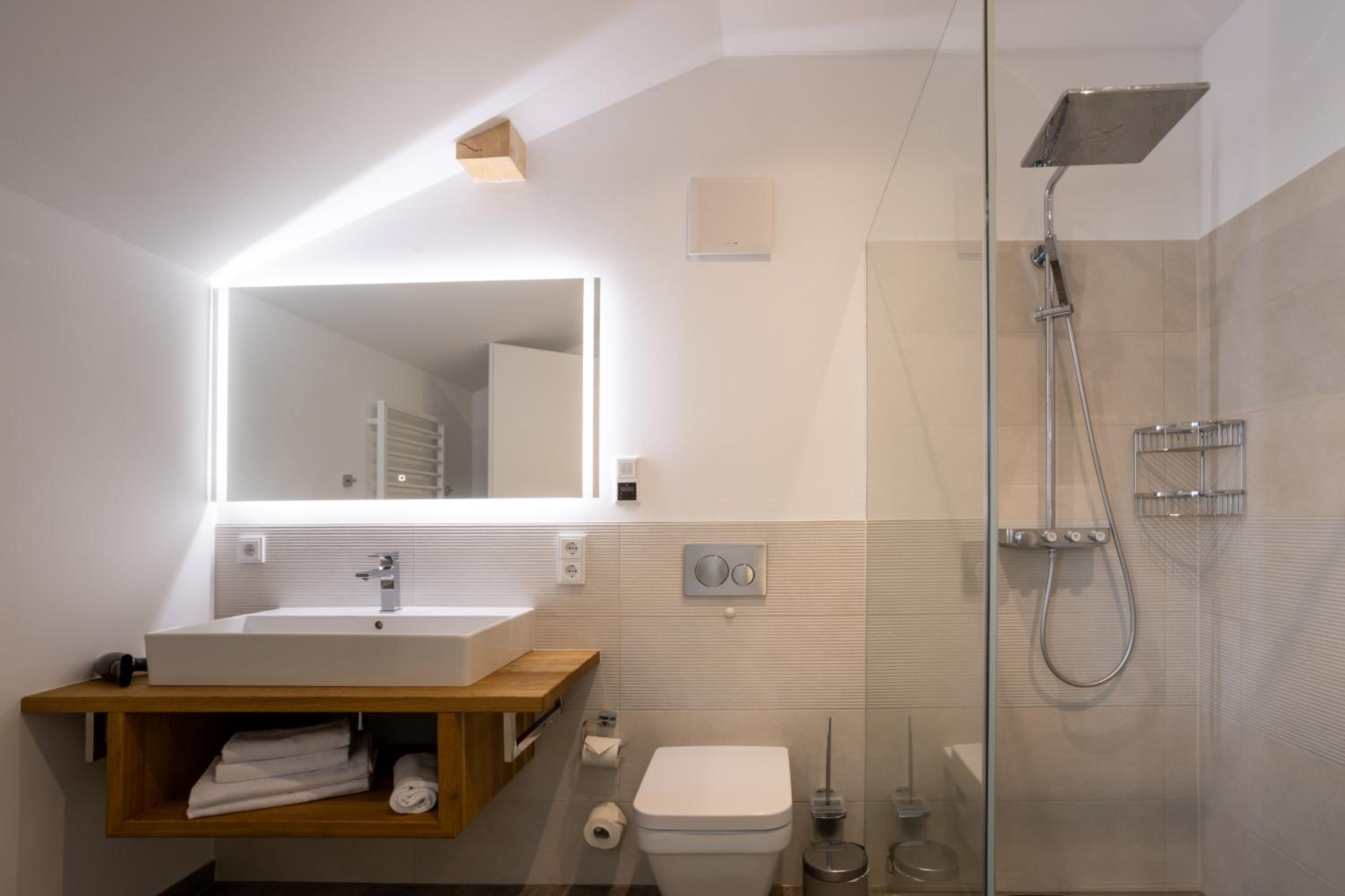 Villa Beatrice - WE 13 mit eigener Sauna, 2 Dachterrassen, kleiner Meerblick