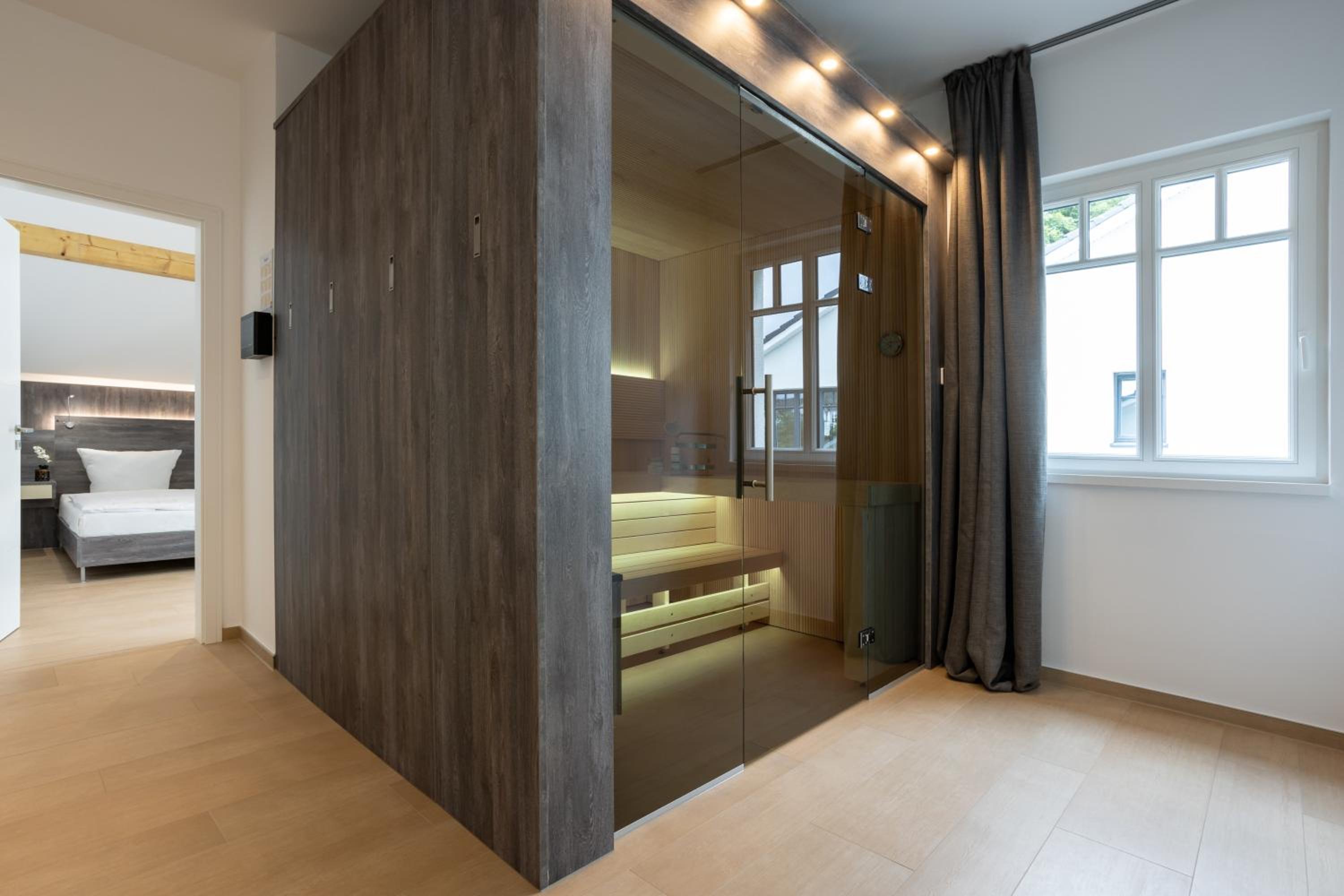 Villa Beatrice - WE 13 mit eigener Sauna, 2 Dachterrassen, kleiner Meerblick