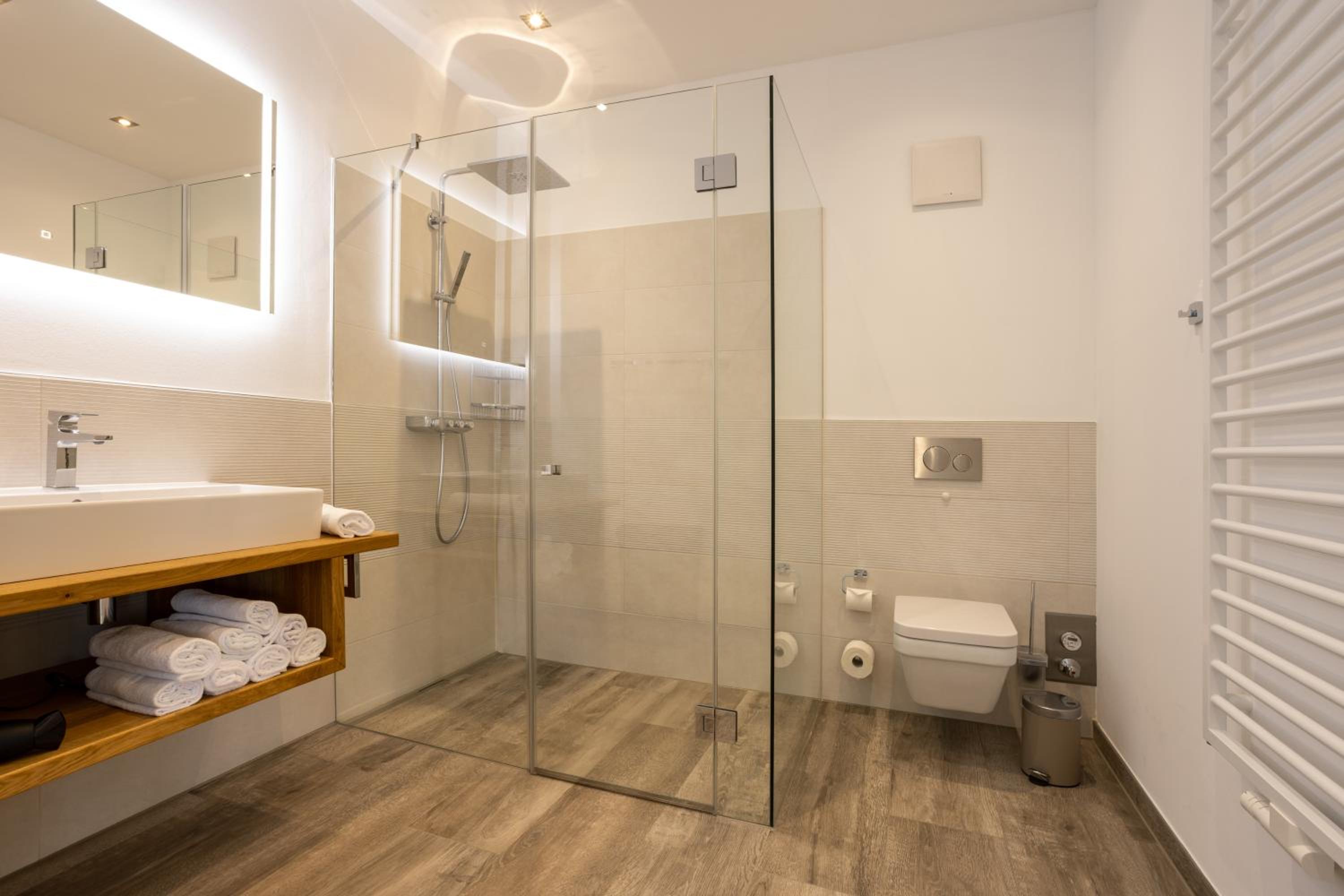 Villa Beatrice - WE 13 mit eigener Sauna, 2 Dachterrassen, kleiner Meerblick