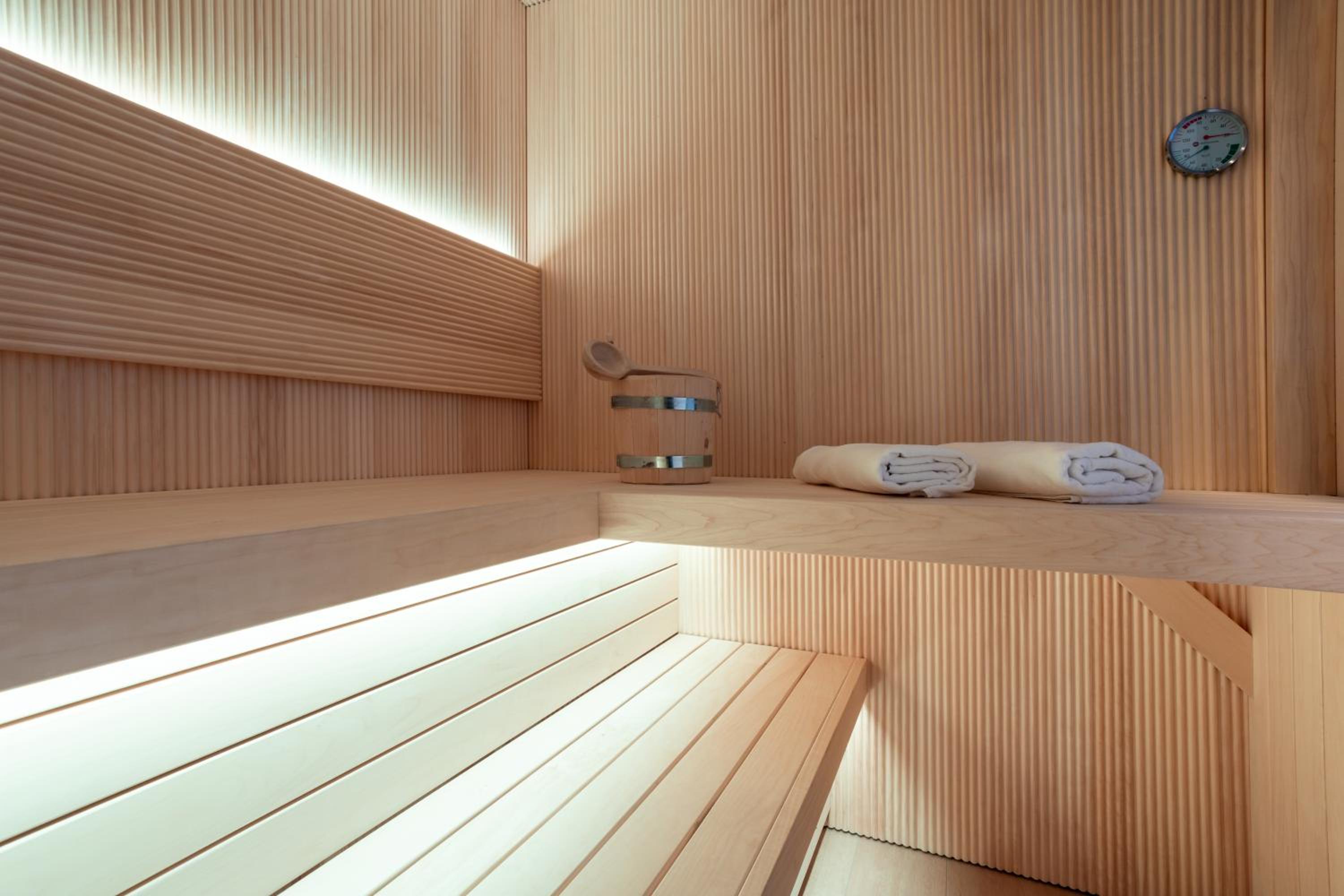 Villa Beatrice - WE 13 mit eigener Sauna, 2 Dachterrassen, kleiner Meerblick