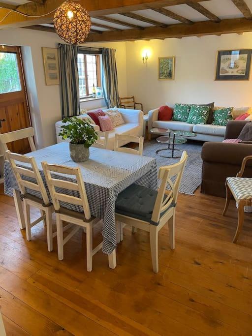 Annex at Southfields in idyllic Hampshire village view 4