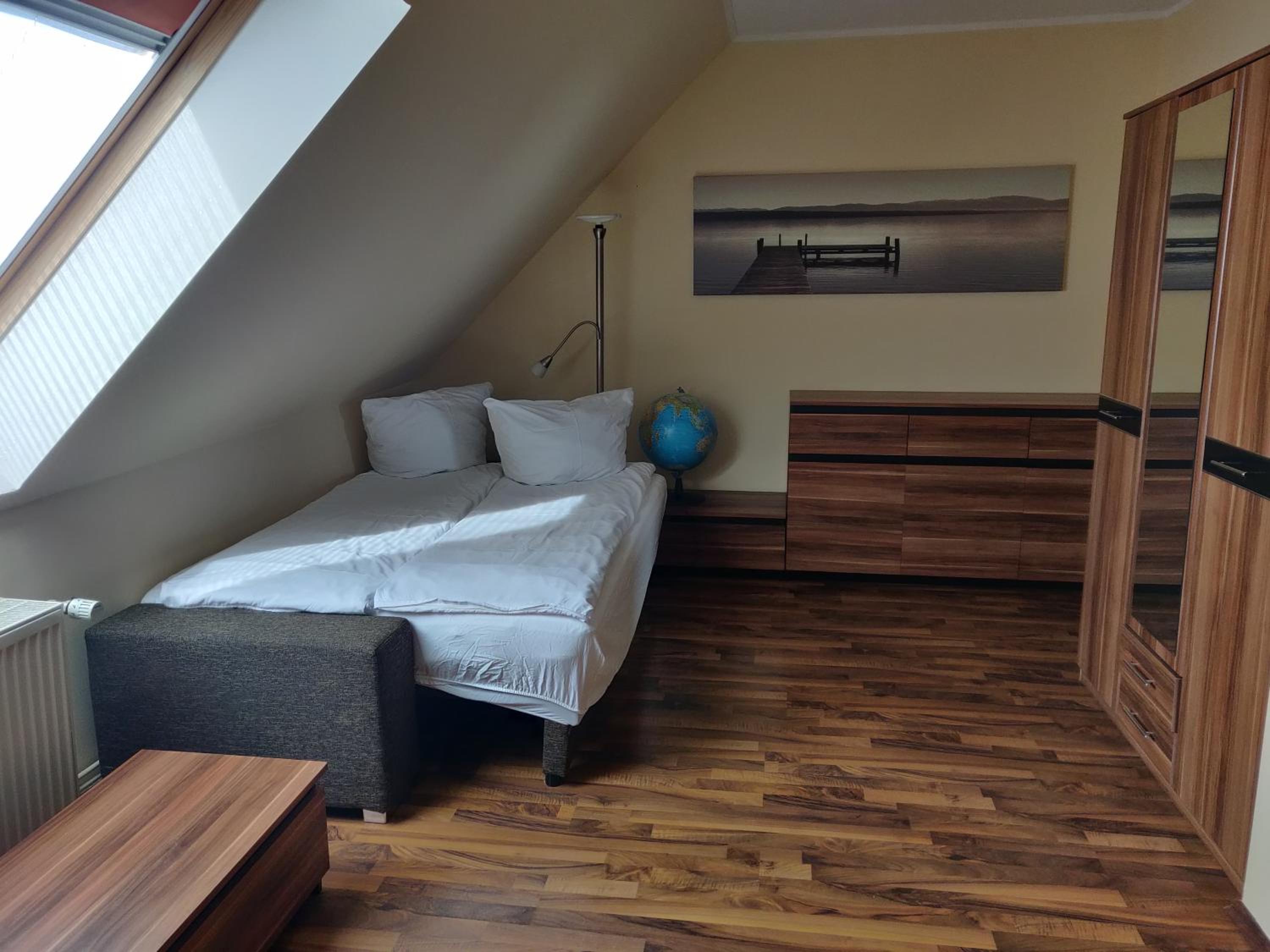 Modern townhouse, quiet and close to the centre.
