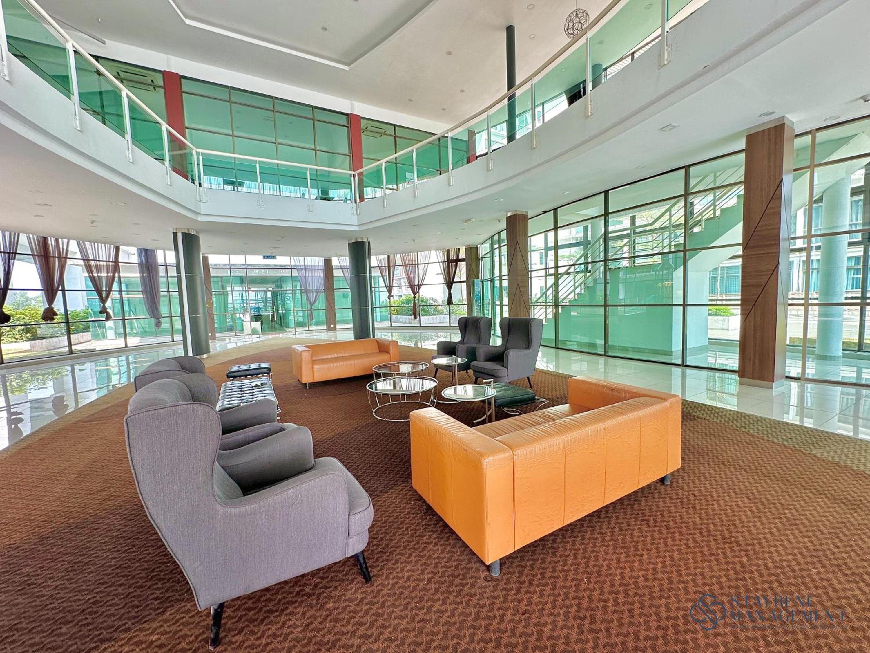 Palazio Mount Austin By Stayrene