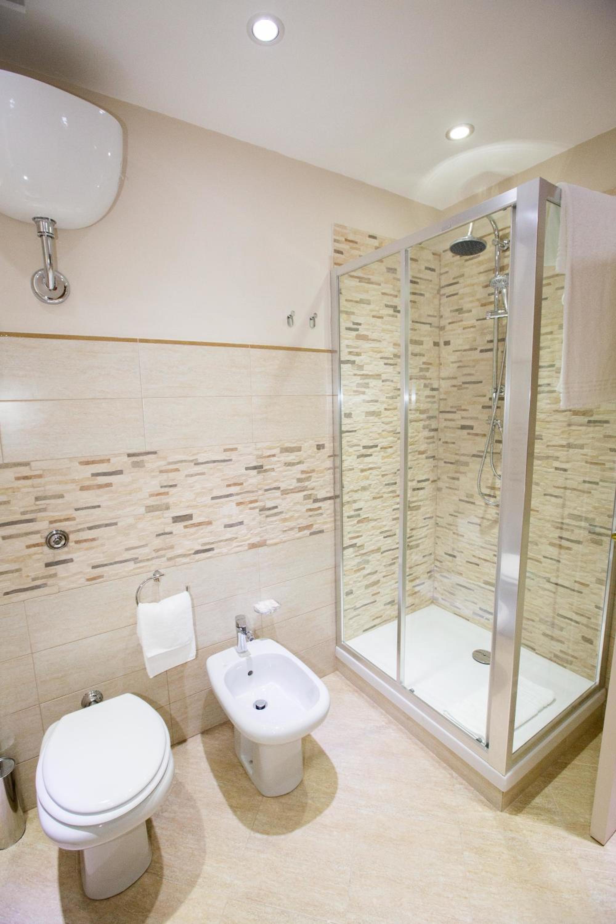 Palazzo Raho en Cefalù — bathroom