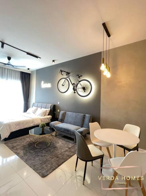 [Premium Comfy Bicycle Theme] 55inch TV@Netflix