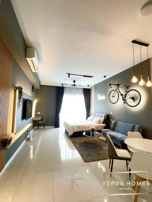 [Premium Comfy Bicycle Theme] 55inch TV@Netflix
