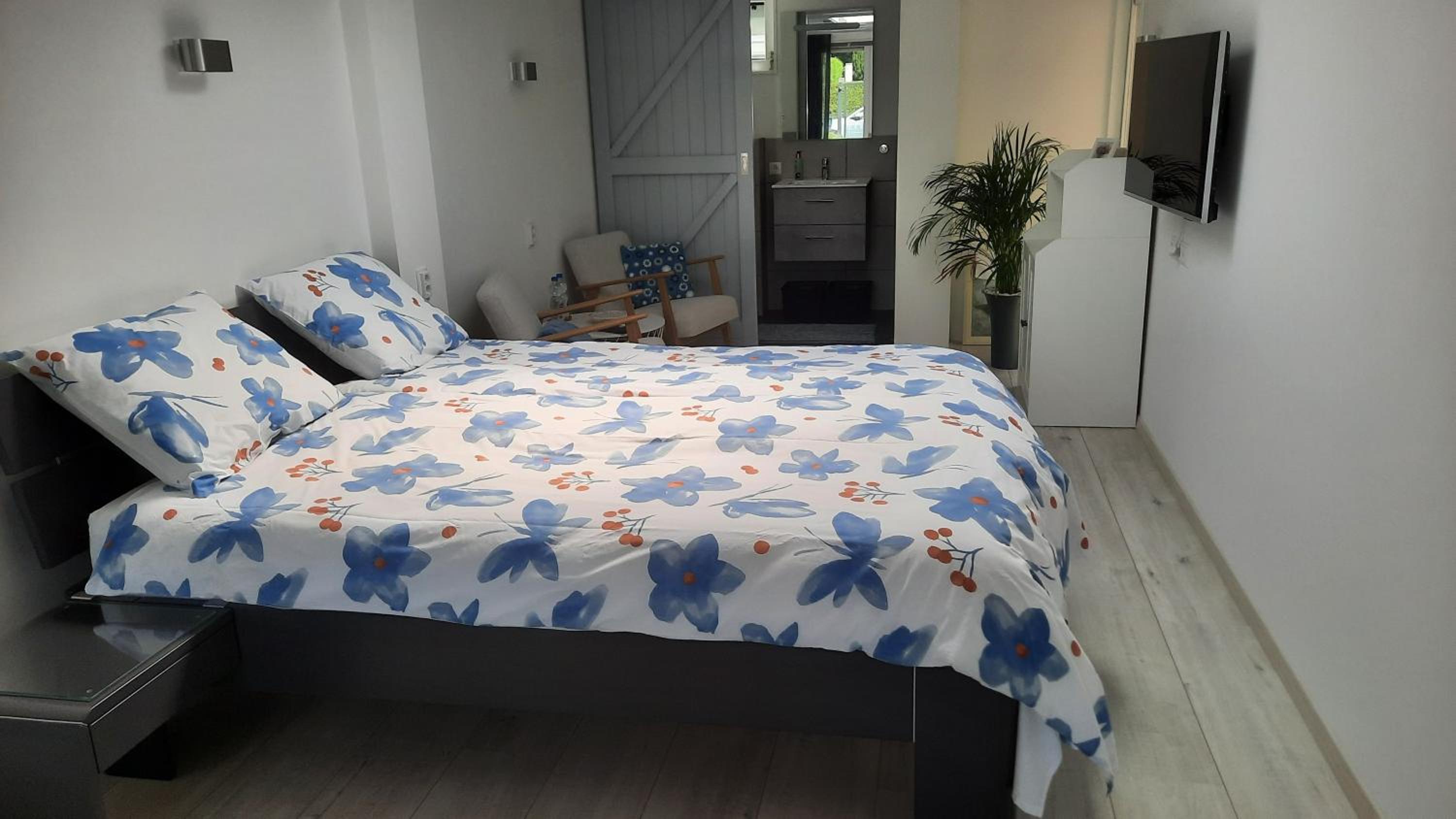 Photo 6