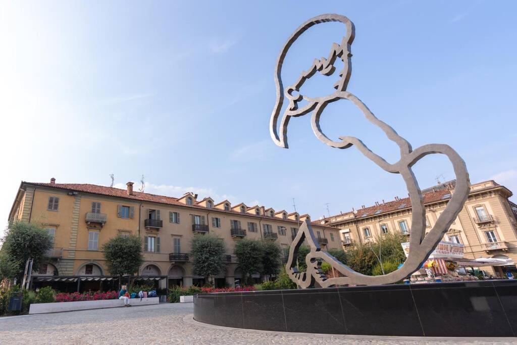 Piazza Michele Ferrero - sulla piazza centrale