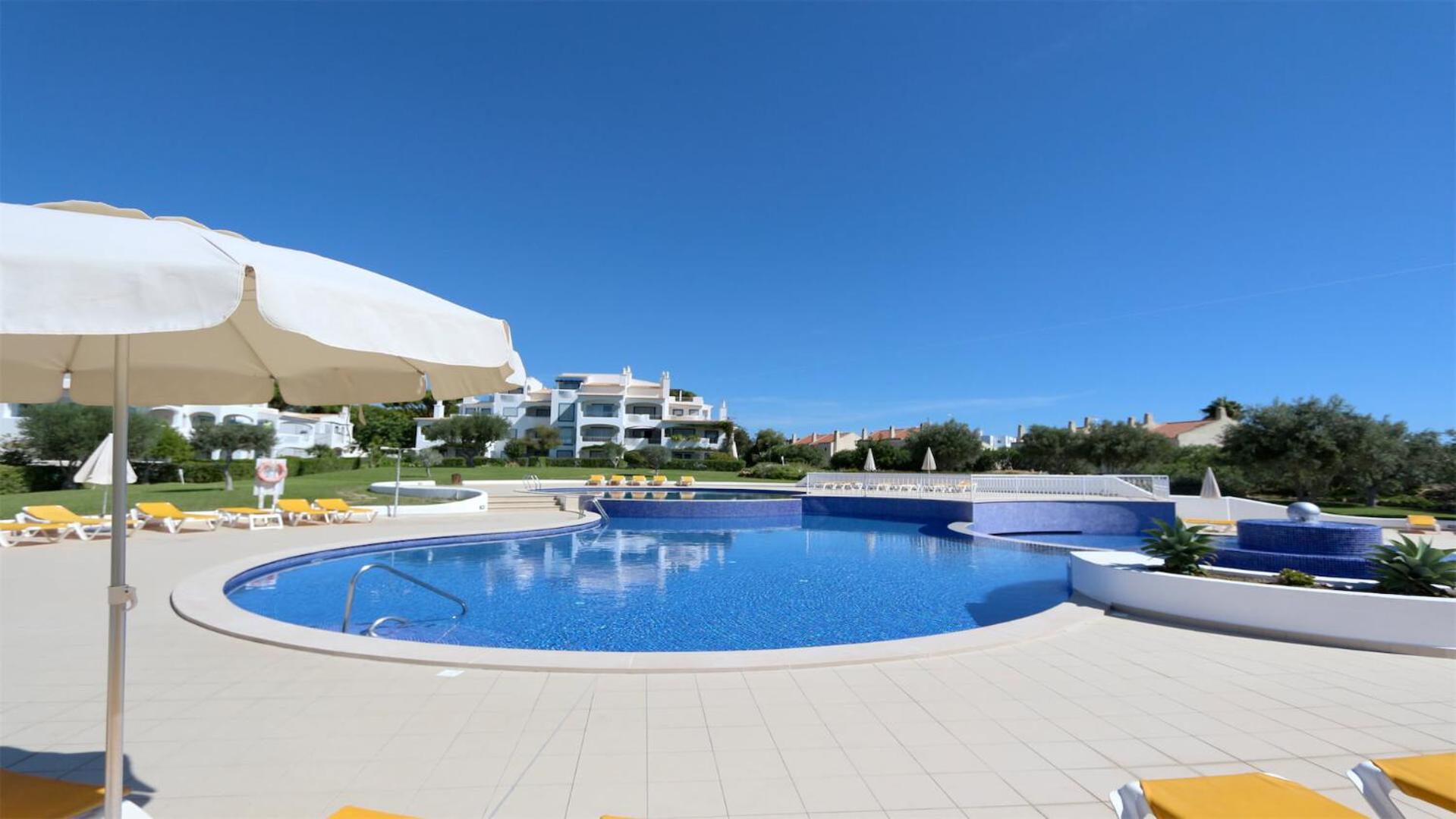 Green Valley 03- CleverDetails, Monte Verde, lux, distant sea view, 3 bedroom, 4 saltwater pools view 3