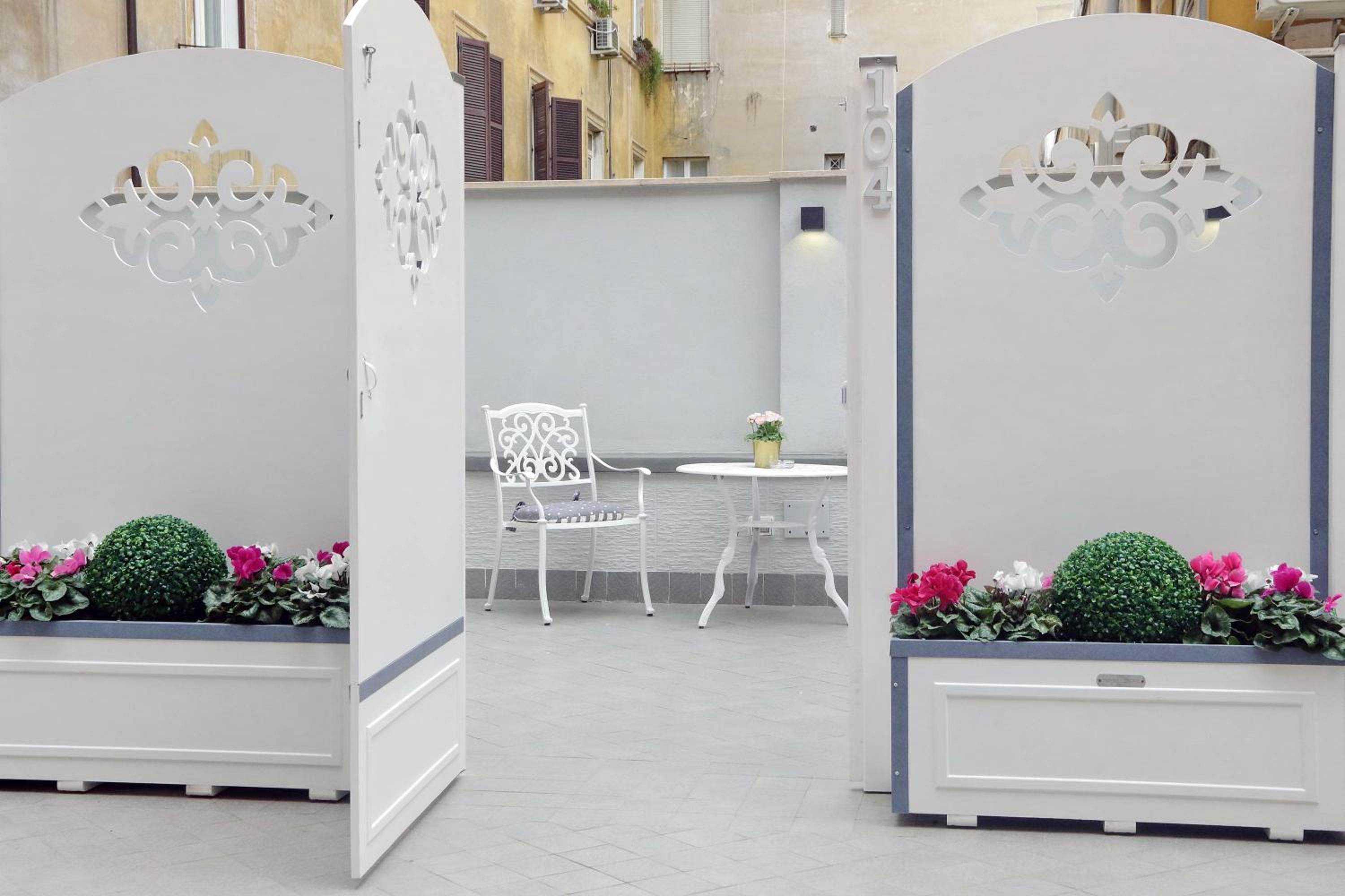 Roman Holiday Suites