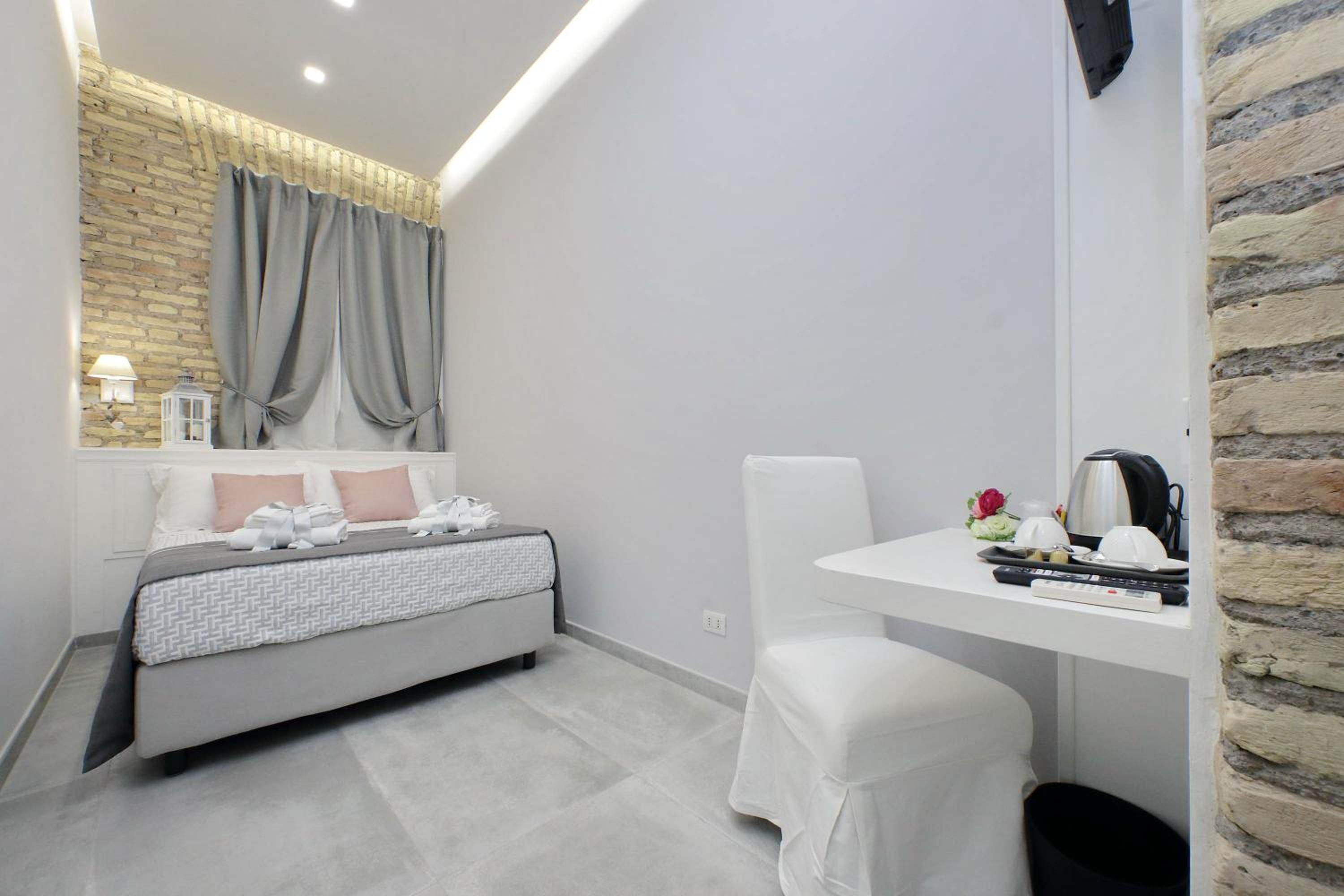 Roman Holiday Suites