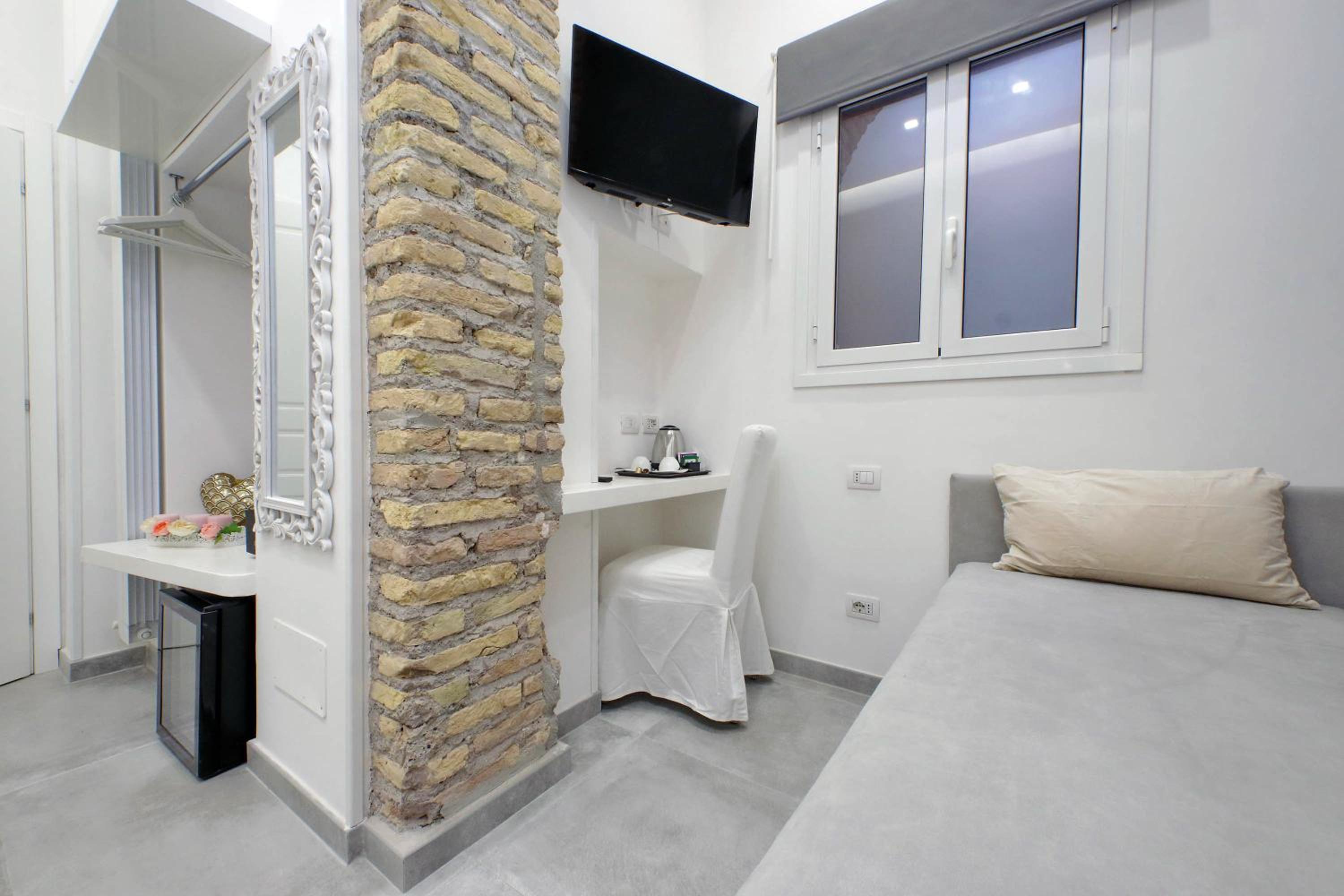 Roman Holiday Suites