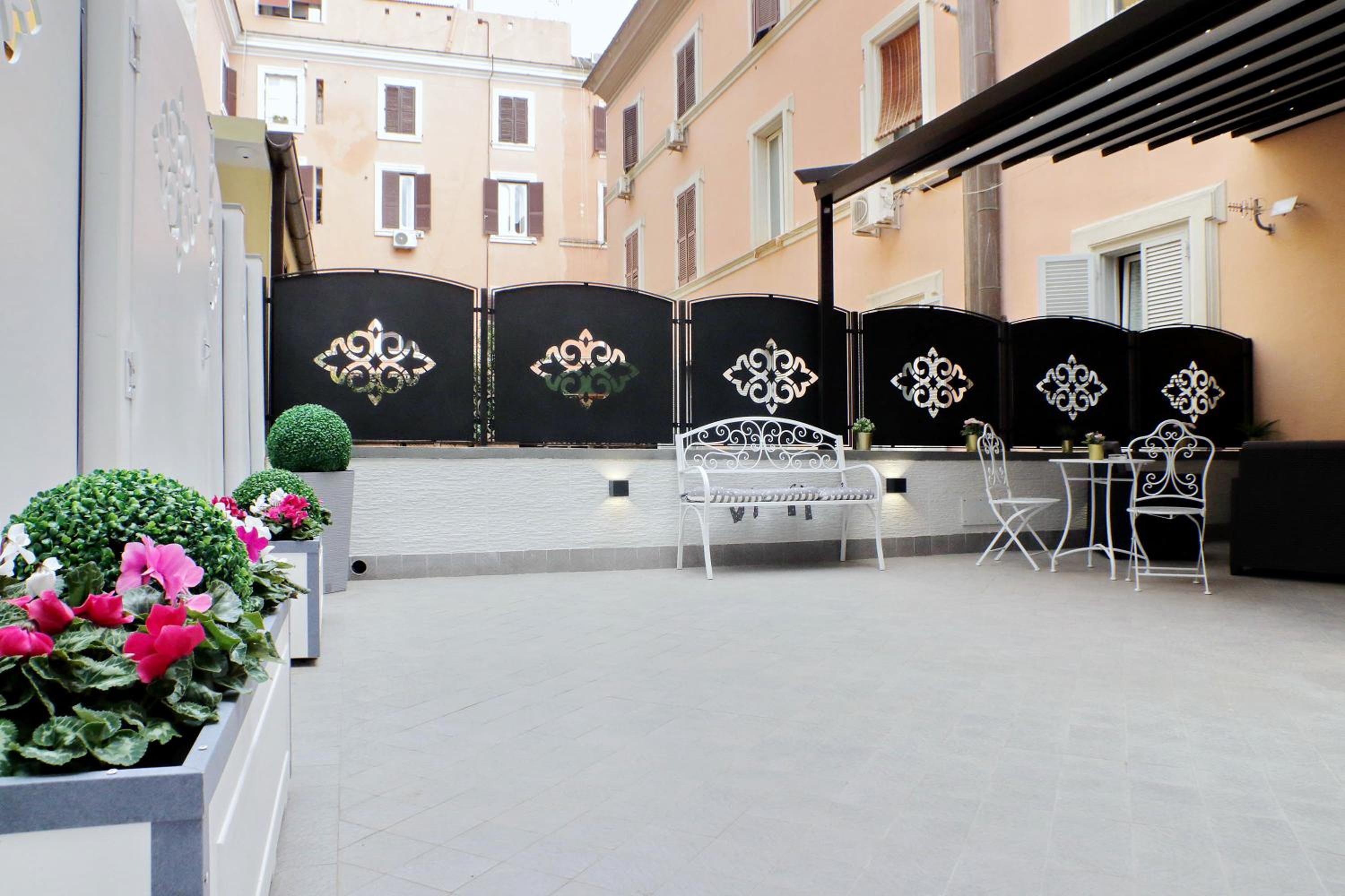 Roman Holiday Suites