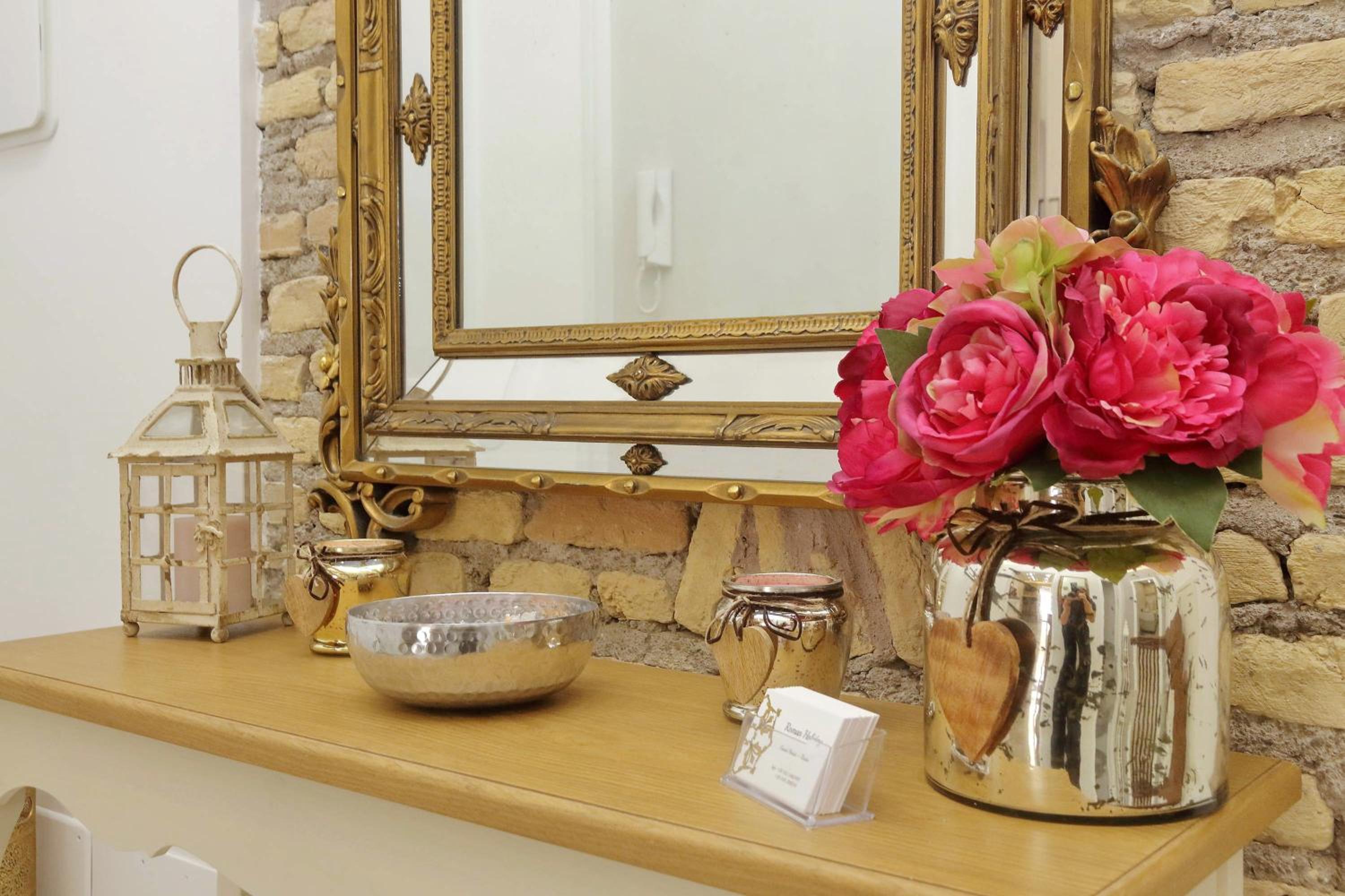 Roman Holiday Suites