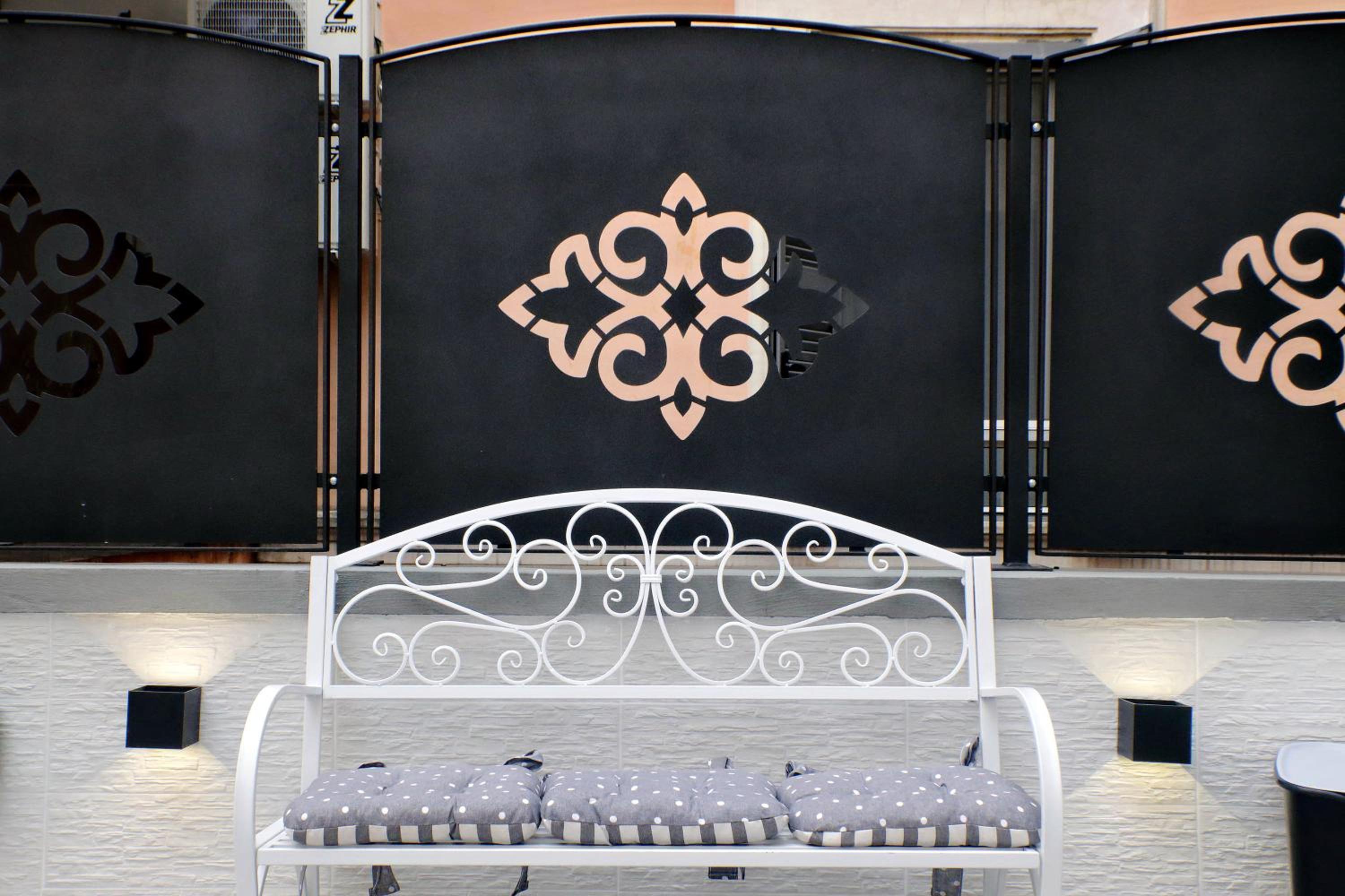 Roman Holiday Suites