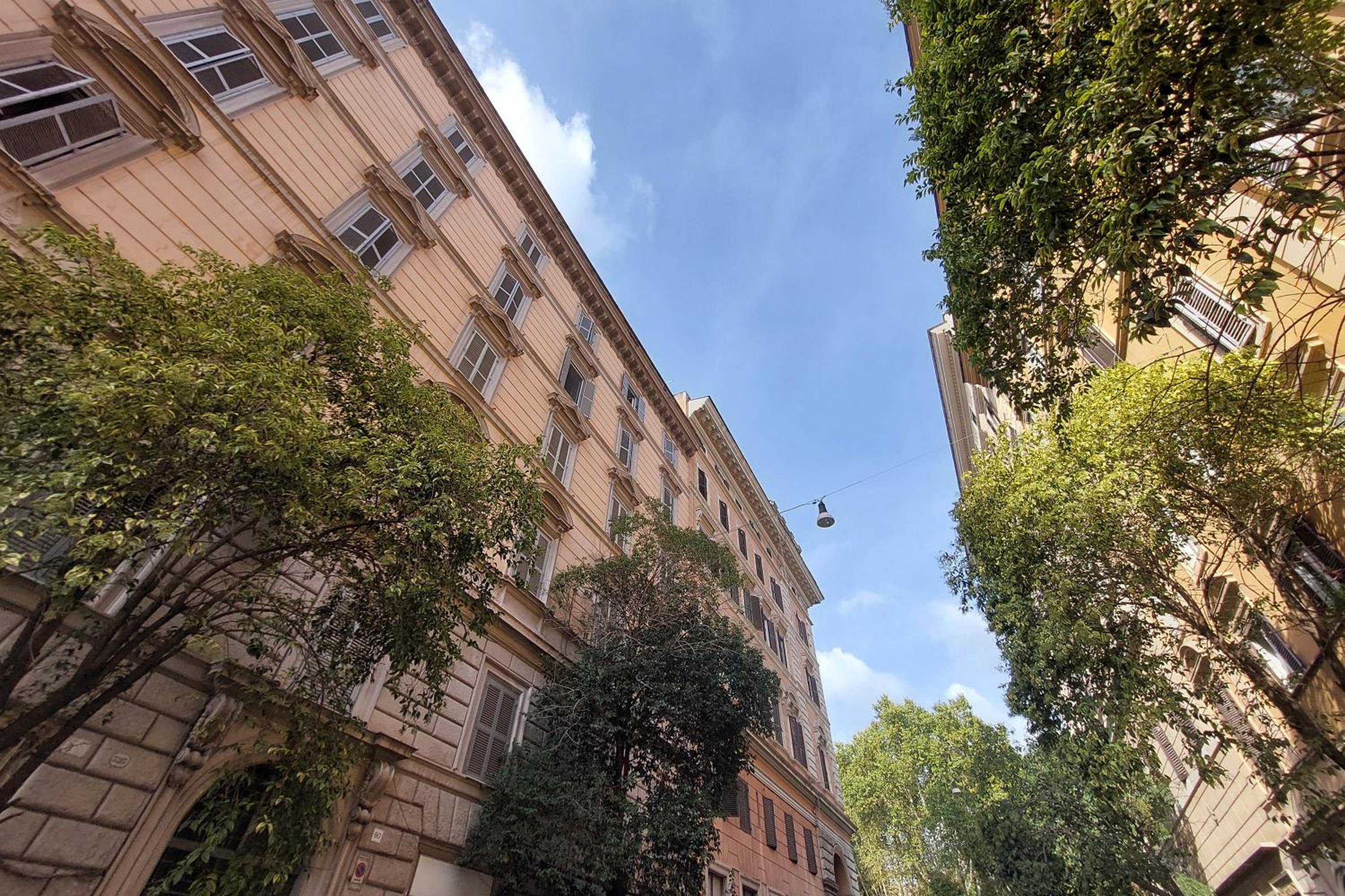 Roman Holiday Suites