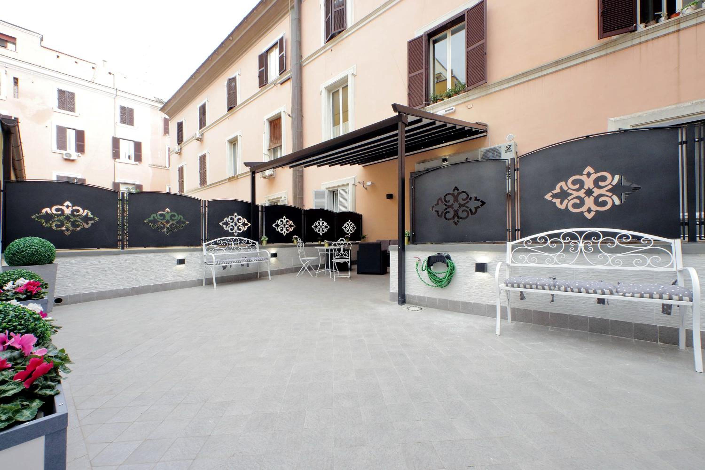 Roman Holiday Suites