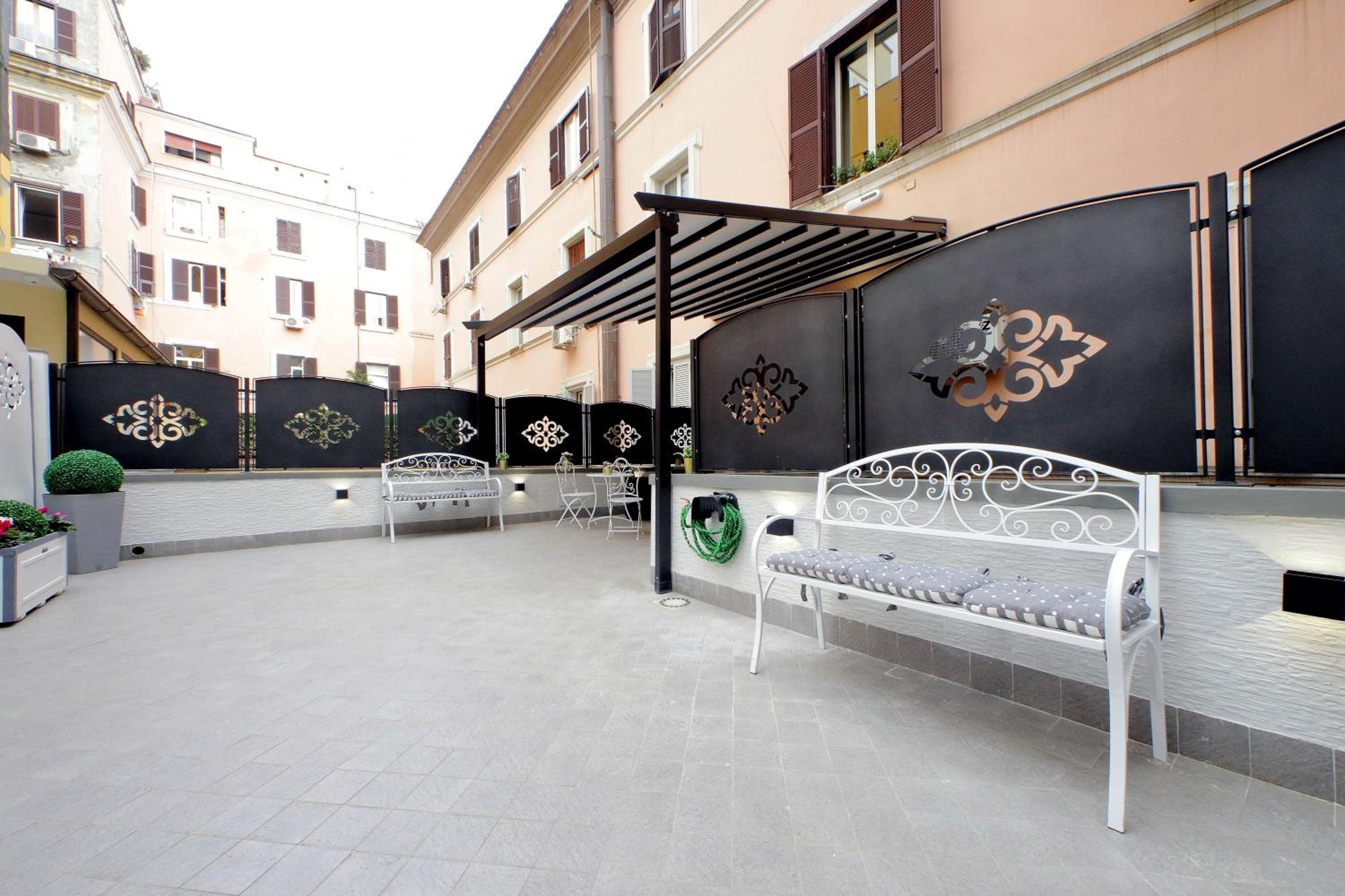 Roman Holiday Suites