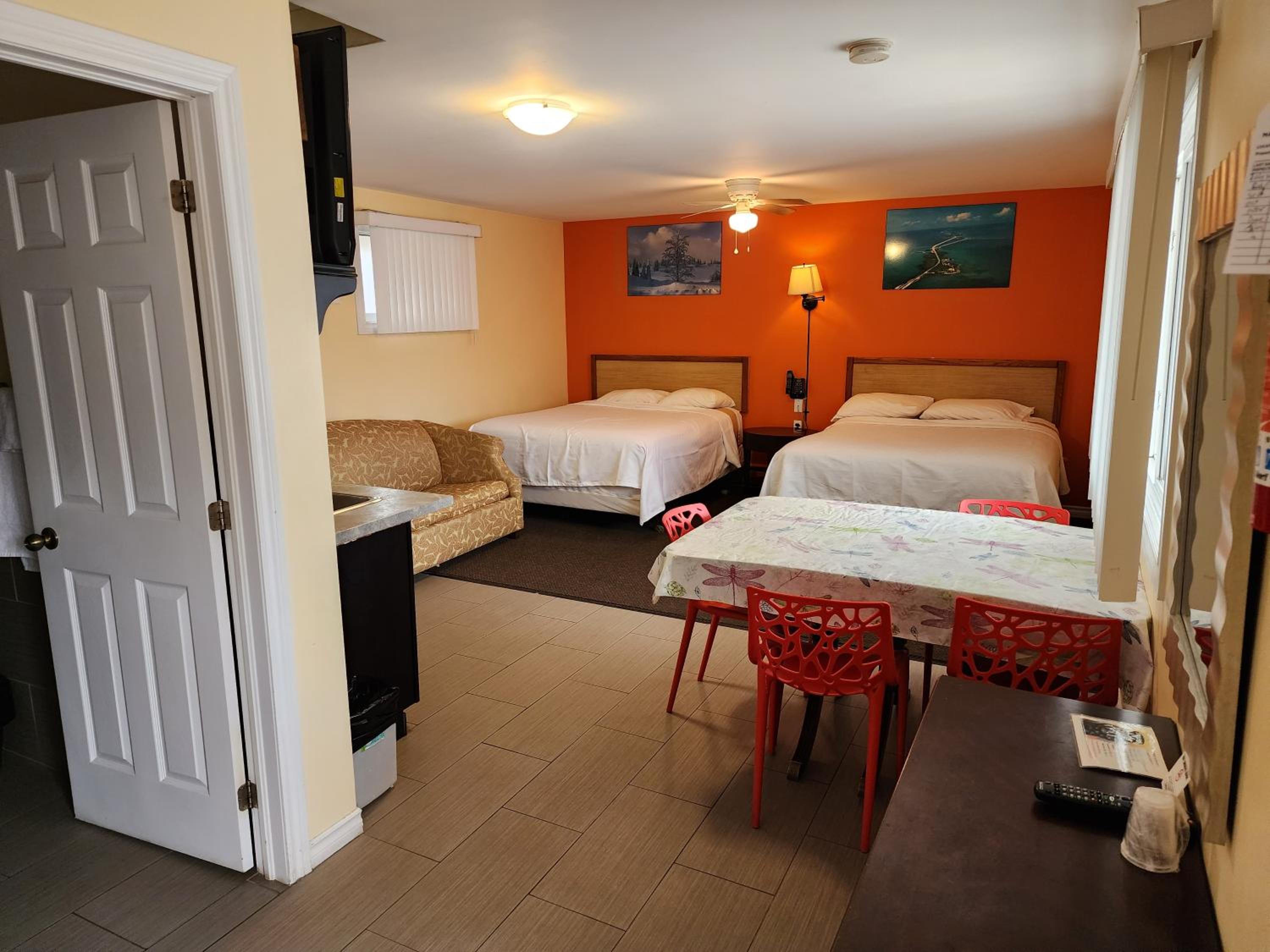 Sunparlor Motel
