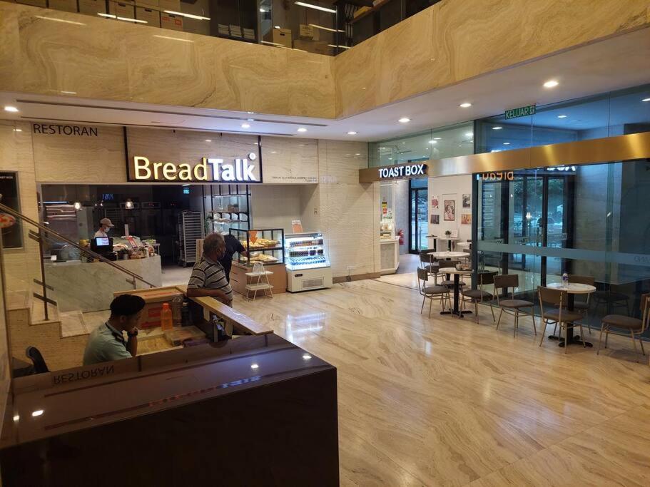 19 Suasana Bukit Ceylon KLCC Bukit Bintang 12 pax 3R2B