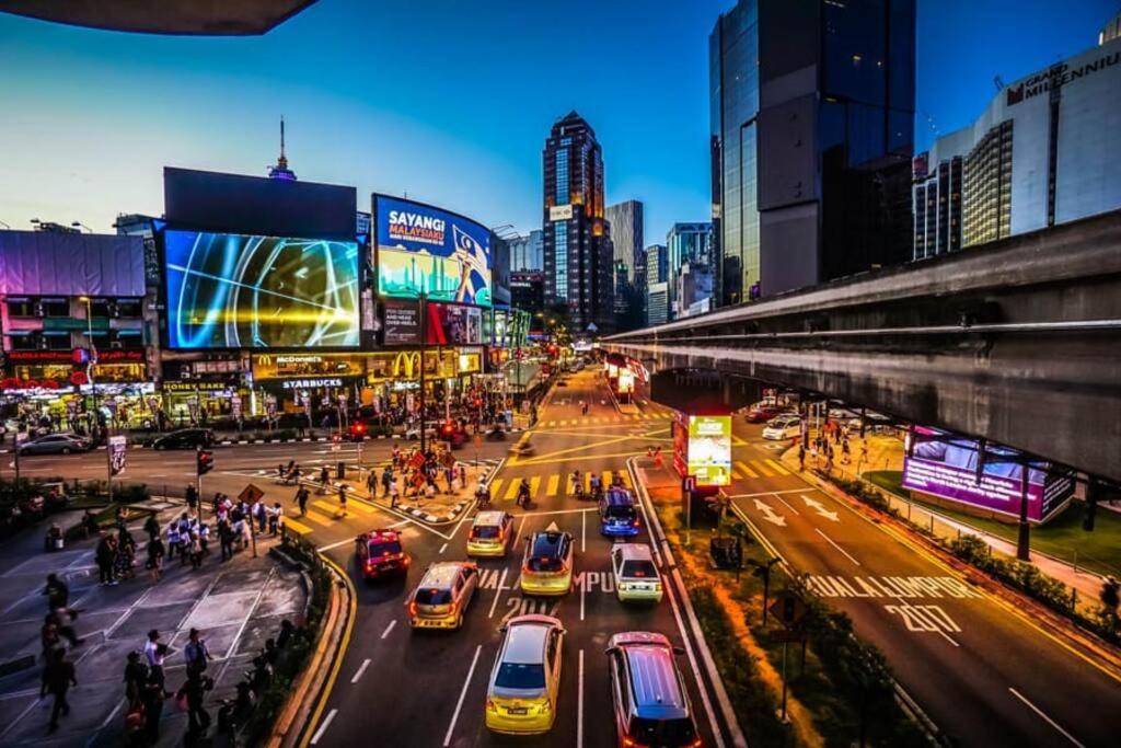 19 Suasana Bukit Ceylon KLCC Bukit Bintang 12 pax 3R2B