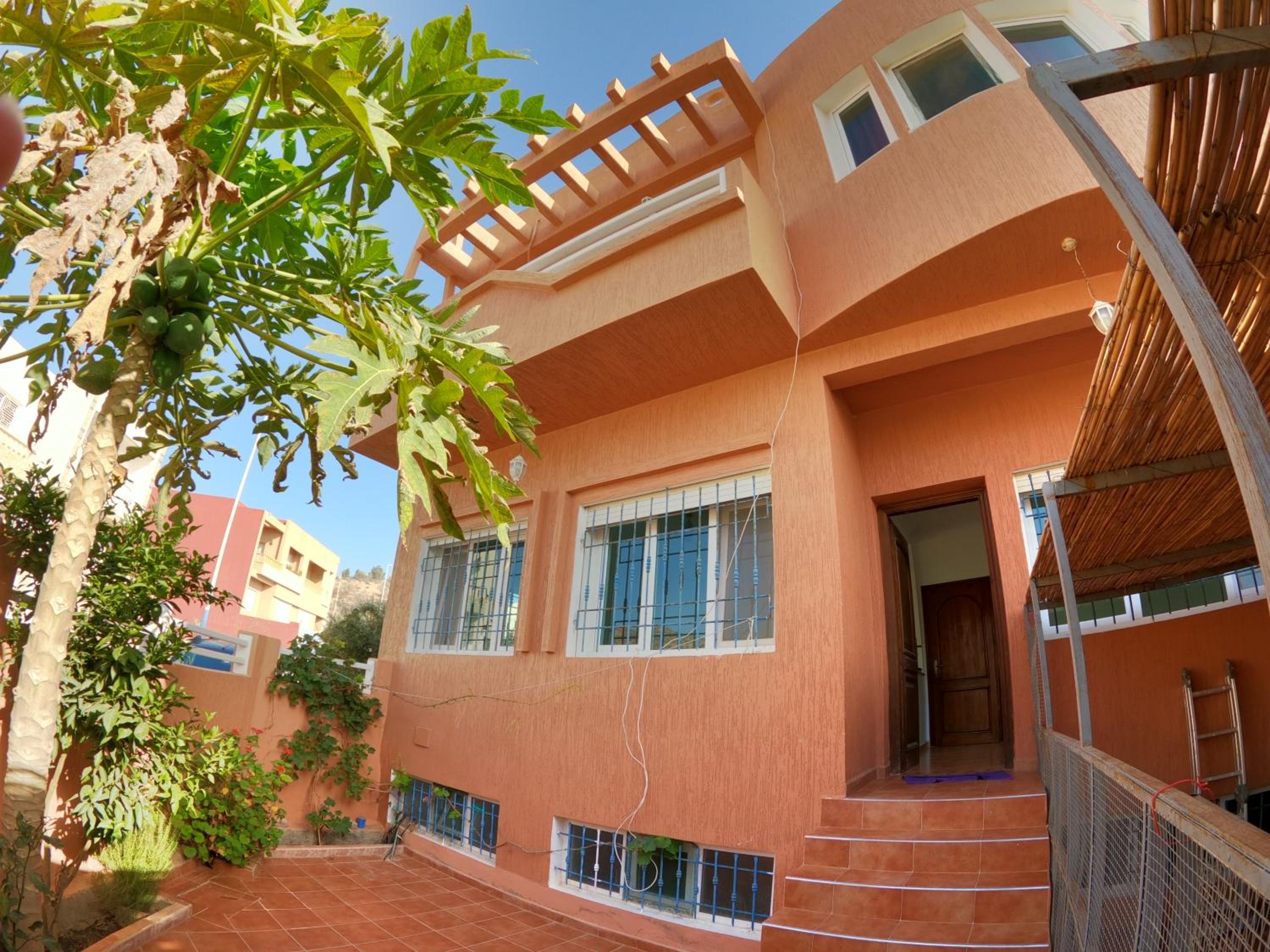 Villa La Palma 2, Imi ouaddar
