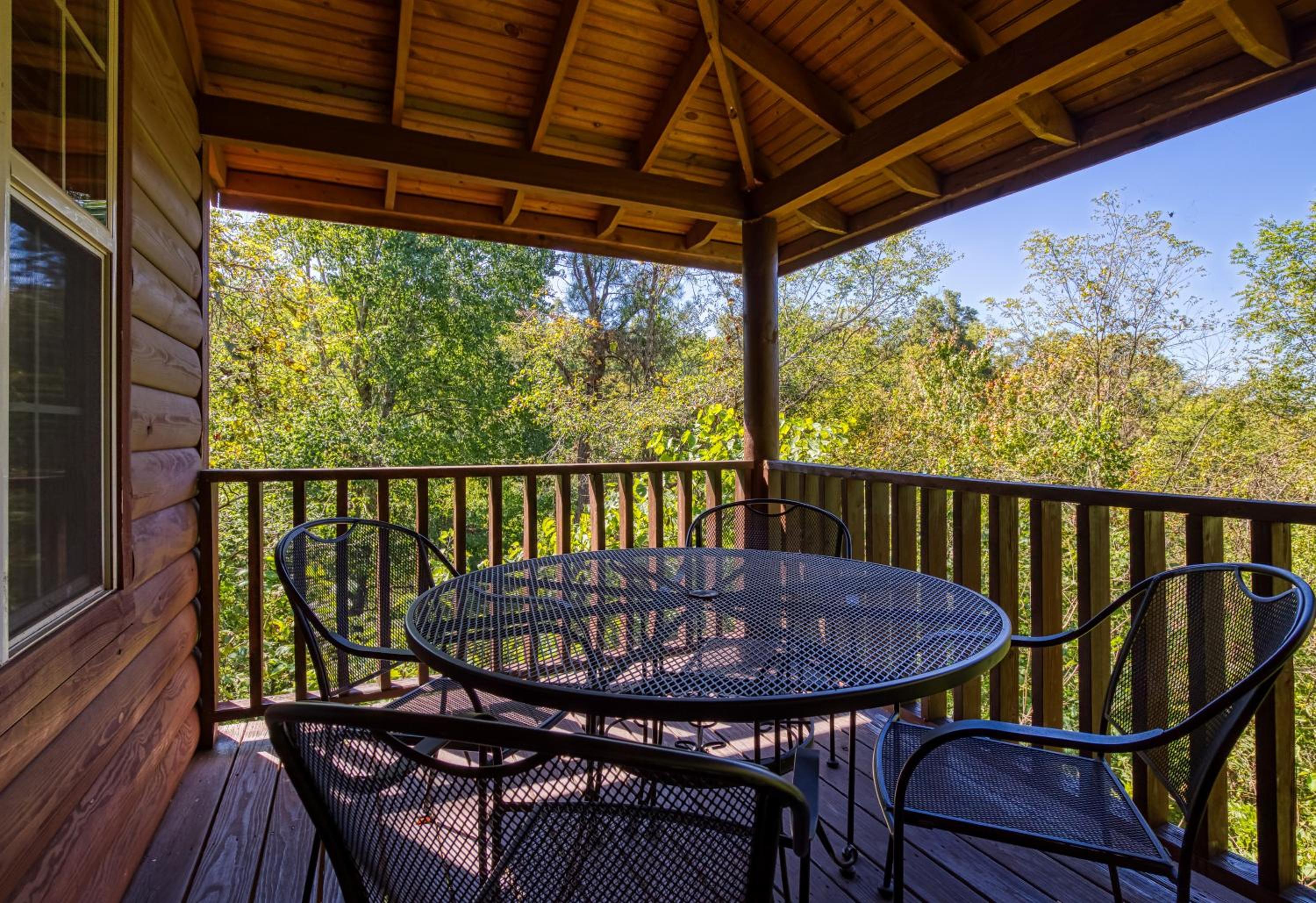 Red Oak Ridge, Hot Tub, Pool Table, WIFI, 560 FREE tickets each paid day!!!