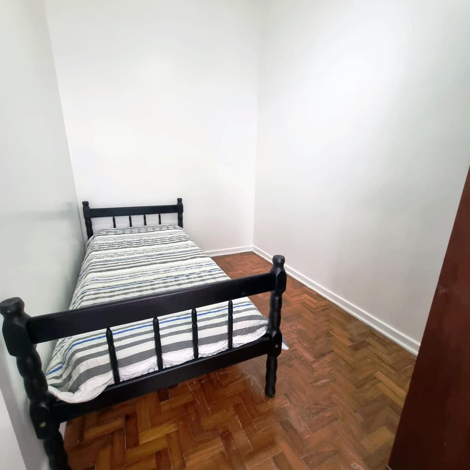 Apartamento 4 quartos, 3 banheiros, vista para o mar Pitangueiras, sacada, 1 vaga de garagem, apenas 50 metros do mar