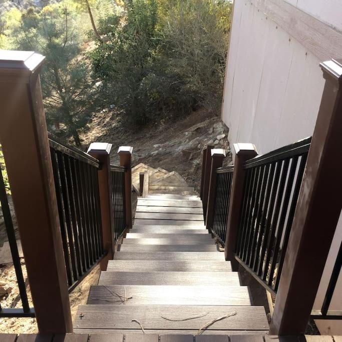 Tillie Creek Retreat: a Creekside Oasis