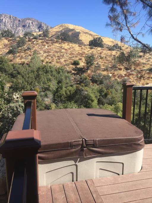 Tillie Creek Retreat: a Creekside Oasis