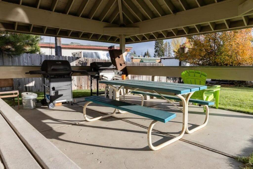 McCall Mountain Getaway - Pet Friendly view 5