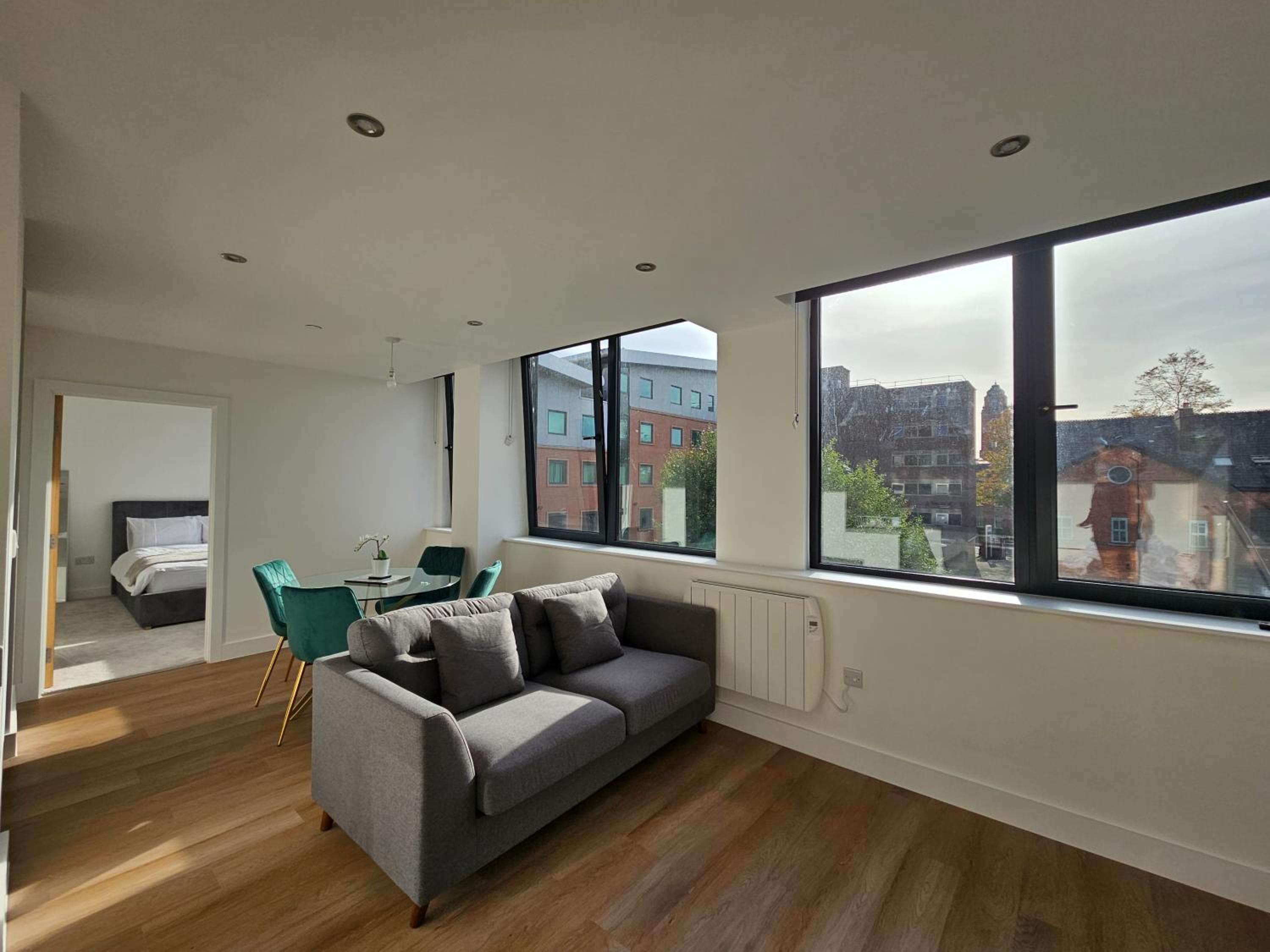 Brand New Trafford Apartment view 4