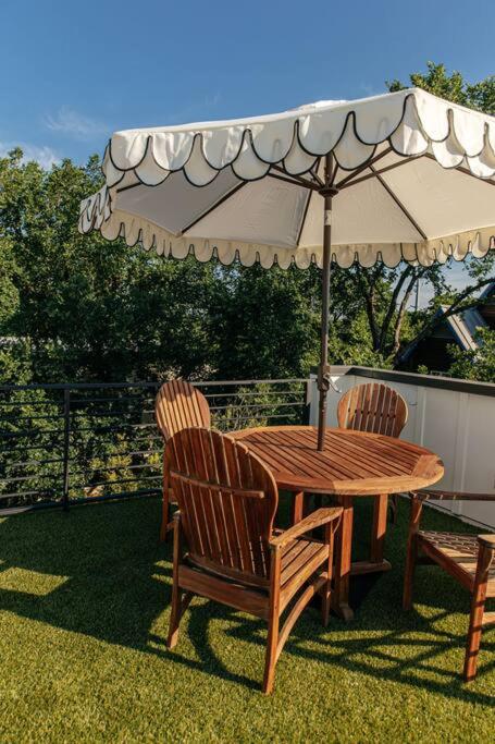 Clarksville Mansion with Breathtaking Skyline View