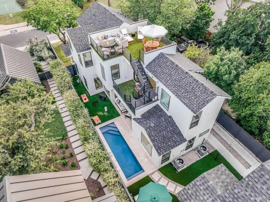 Clarksville Mansion with Breathtaking Skyline View