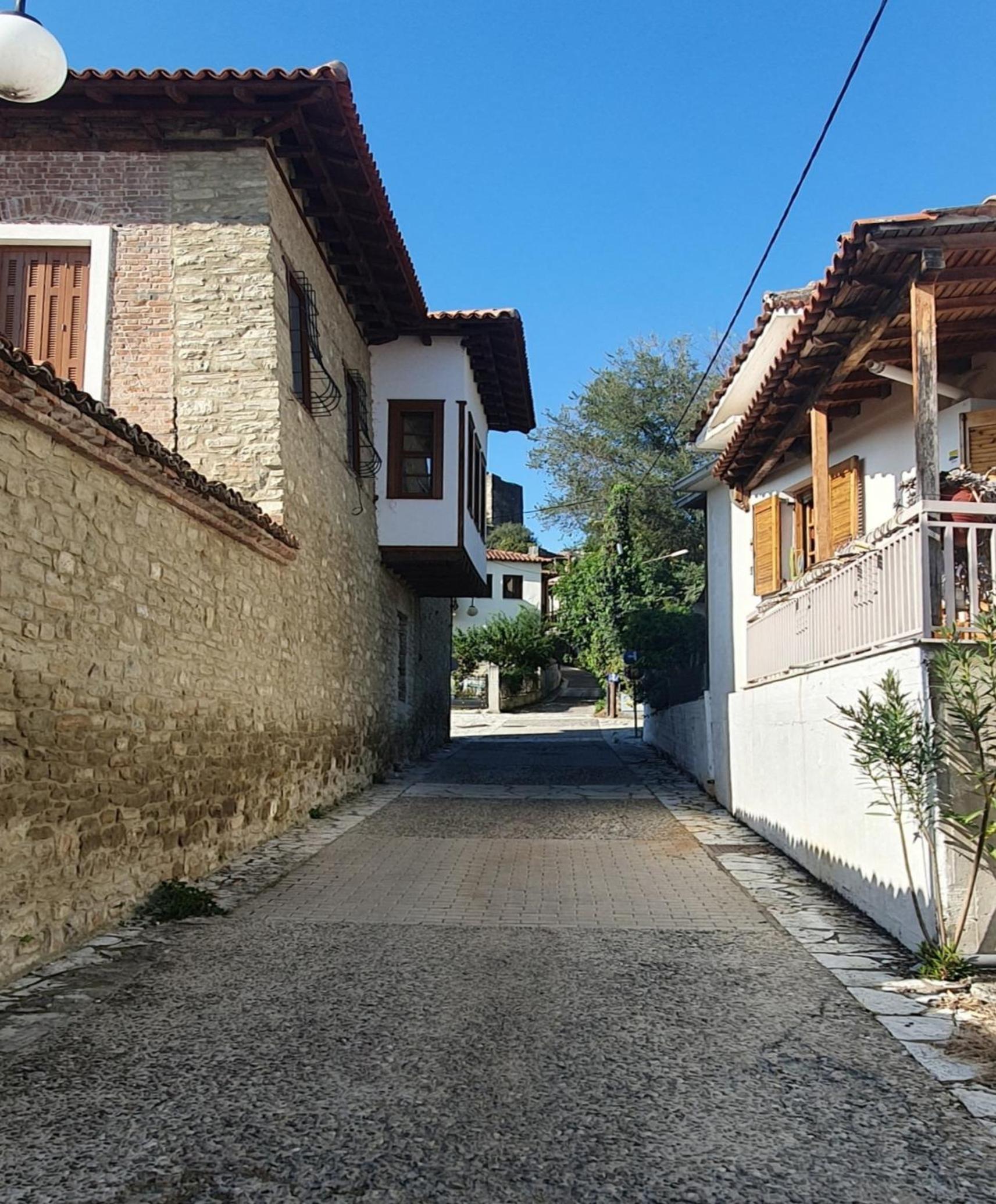 Varousi Studio
