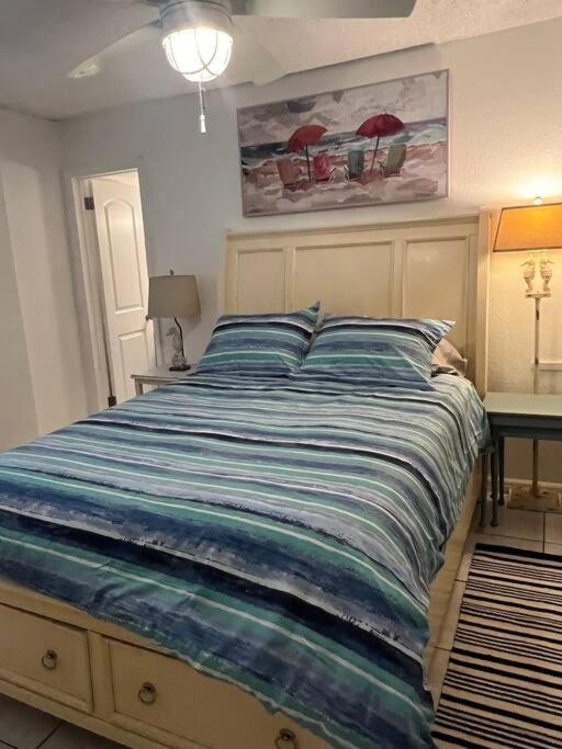 Direct ocean front view 1 bedroom Open Pool Ocean J