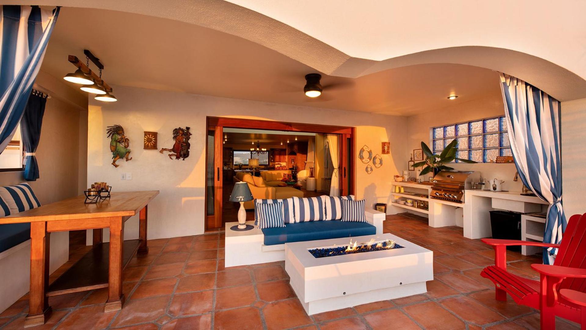 Casablanca Beachfront Villa in Pescadero
