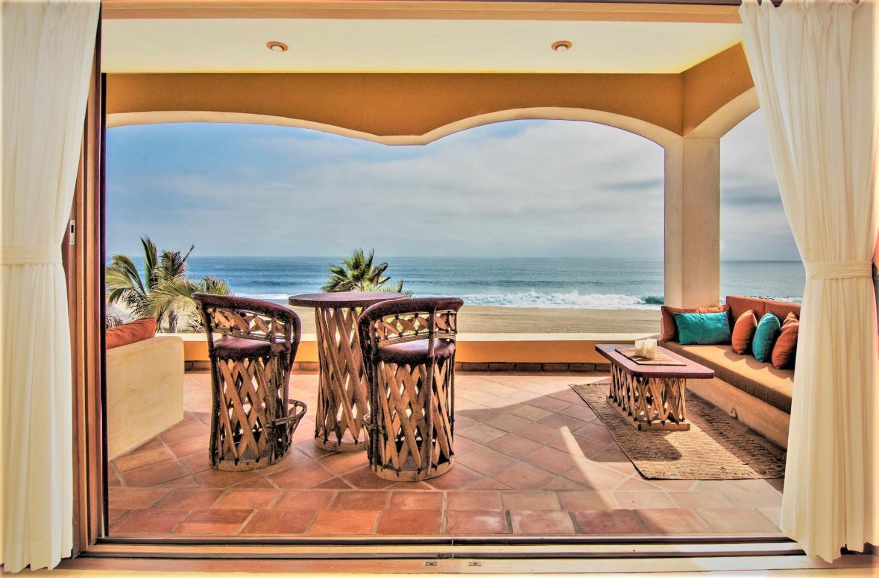 Casablanca Beachfront Villa in Pescadero