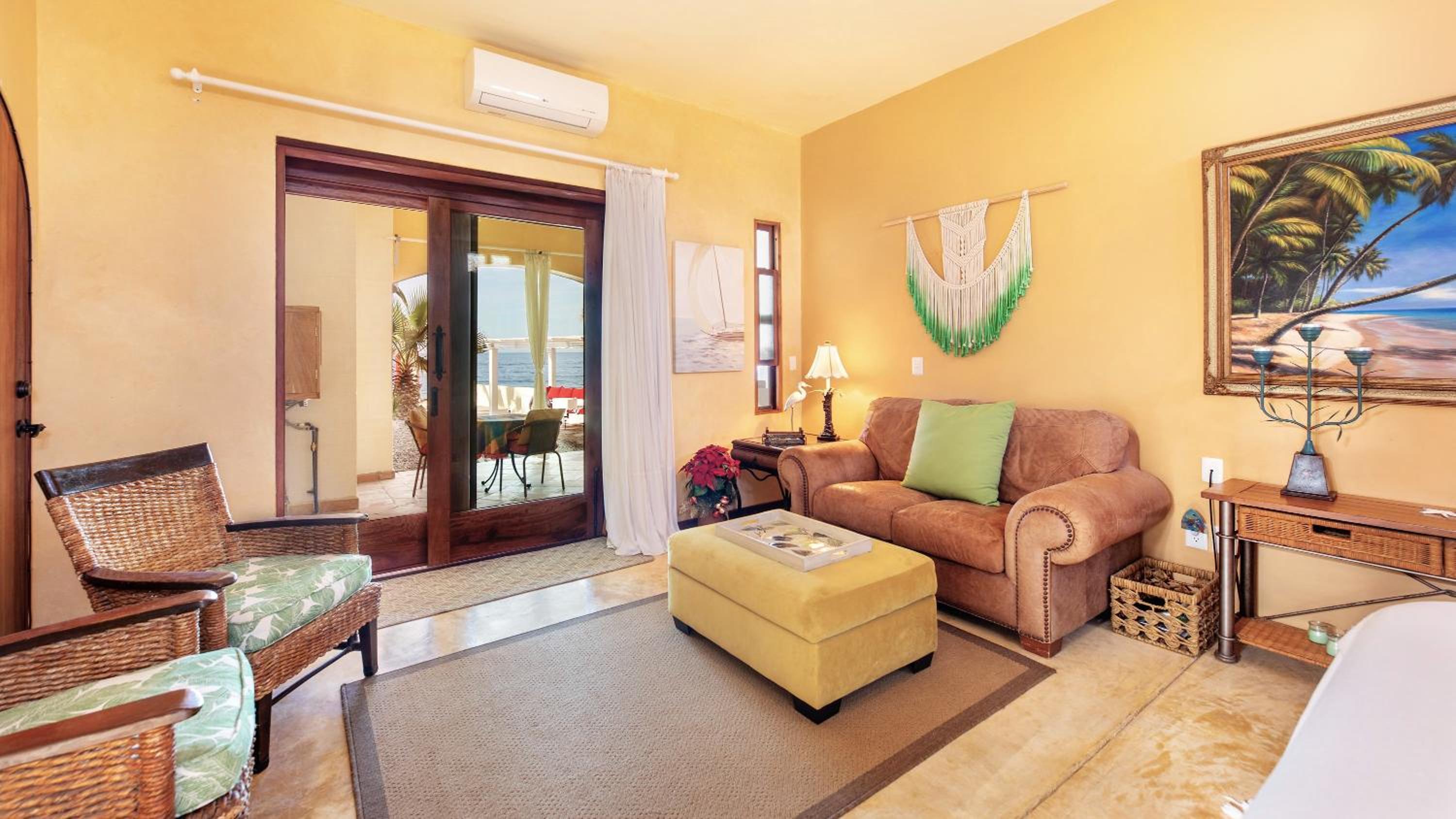 Casablanca Beachfront Villa in Pescadero