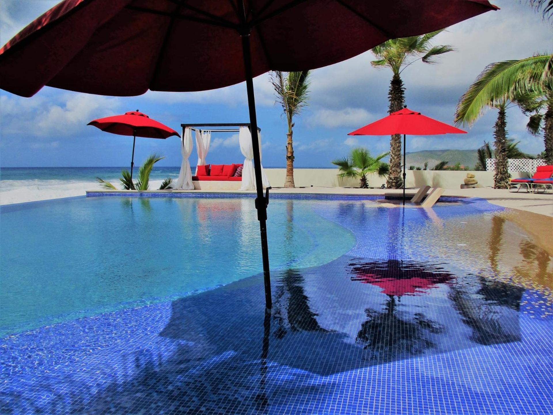 Casablanca Beachfront Villa in Pescadero