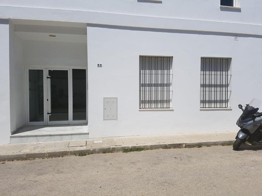 Apartamento en centro de Conil, calle Bécquer 56, a/c, WiFi, garaje view 4